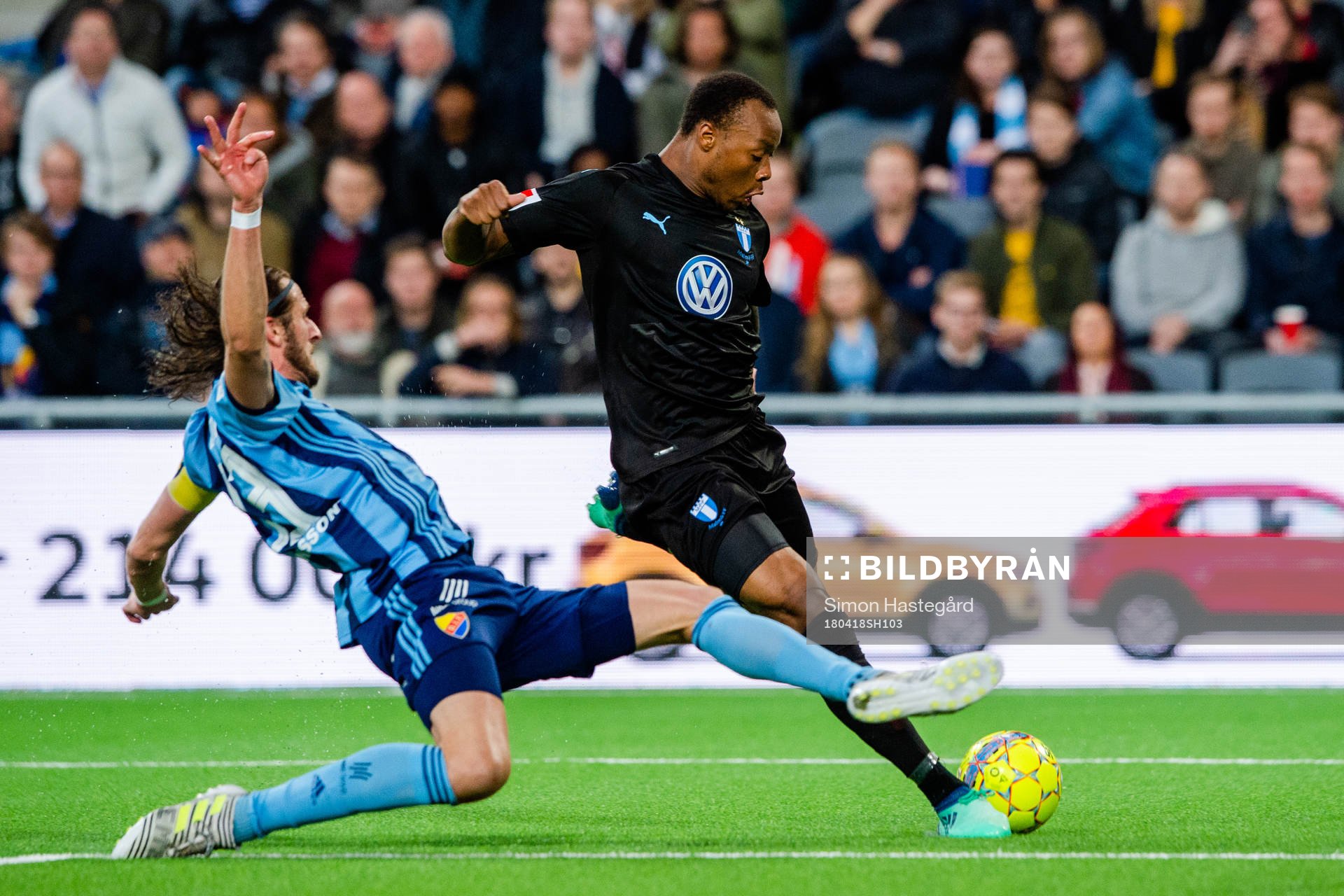 Djurgårdens Jonas Olsson och Malmö FFs Carlos Strandberg