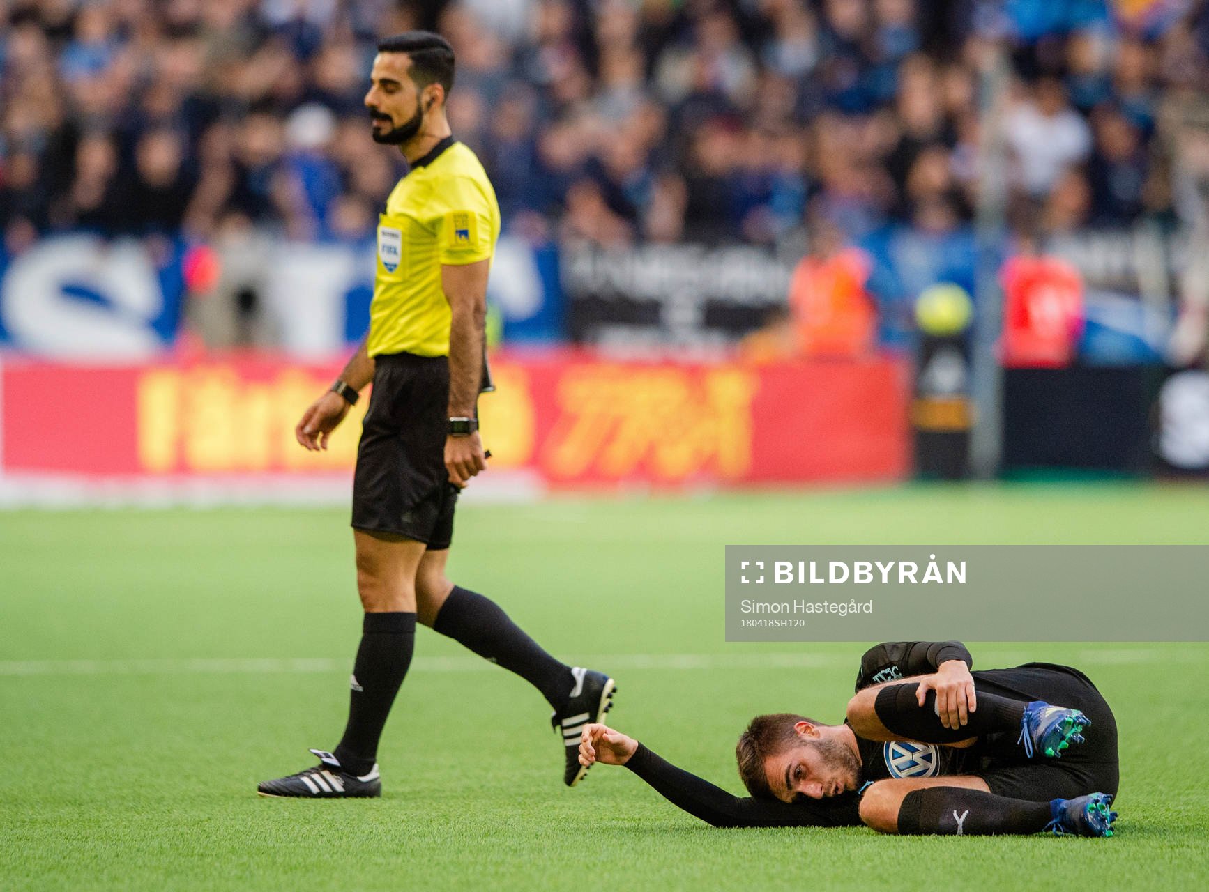 Malmö FFs Egzon Binaku har ont