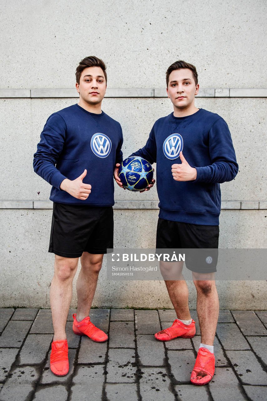 SkillTwins Josef och Jakob El-Zein poserar för porträtt under en uppvisning den 18 april 2018 i Stockholm.