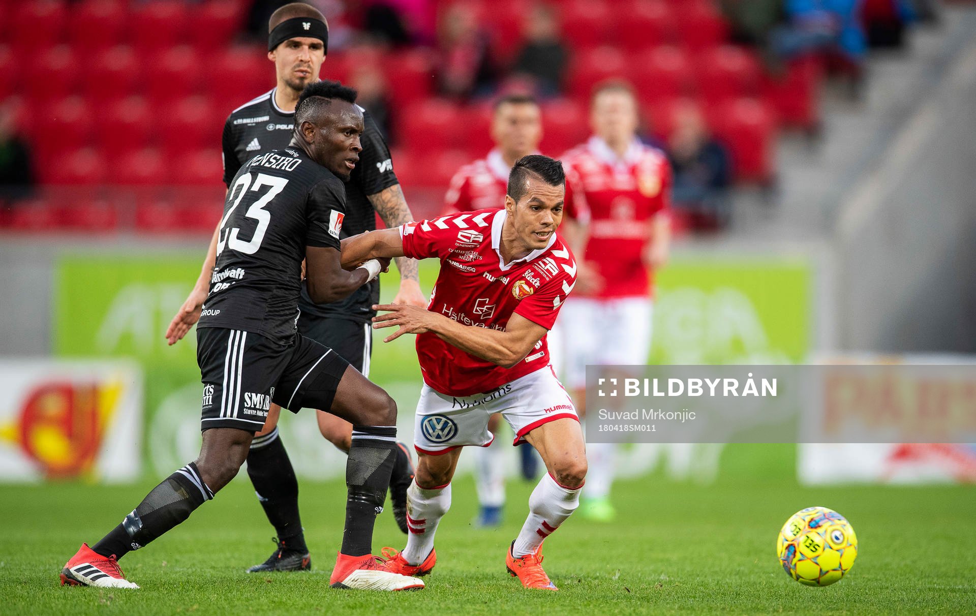 Kalmars Hiago Ramiro och Östersunds Samuel Mensiro