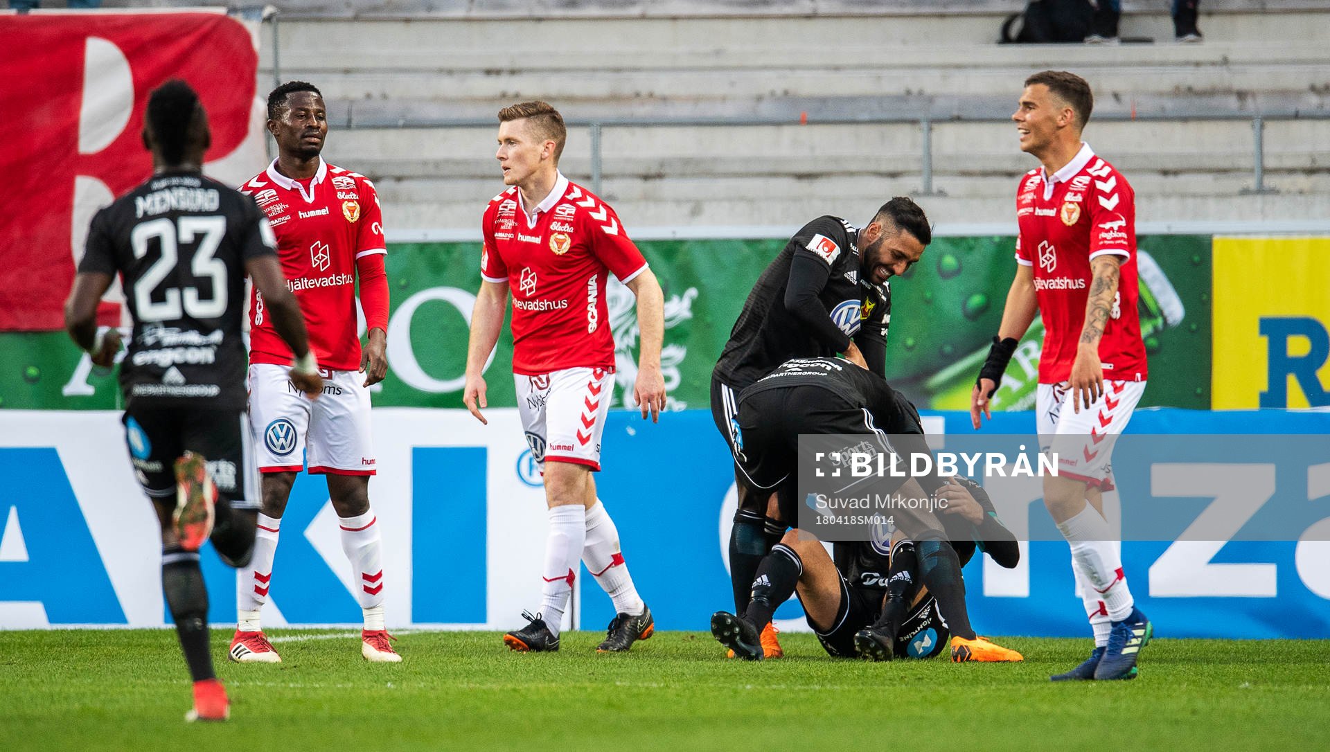 Östersunds Brwa Nouri jublar med lagkamrater