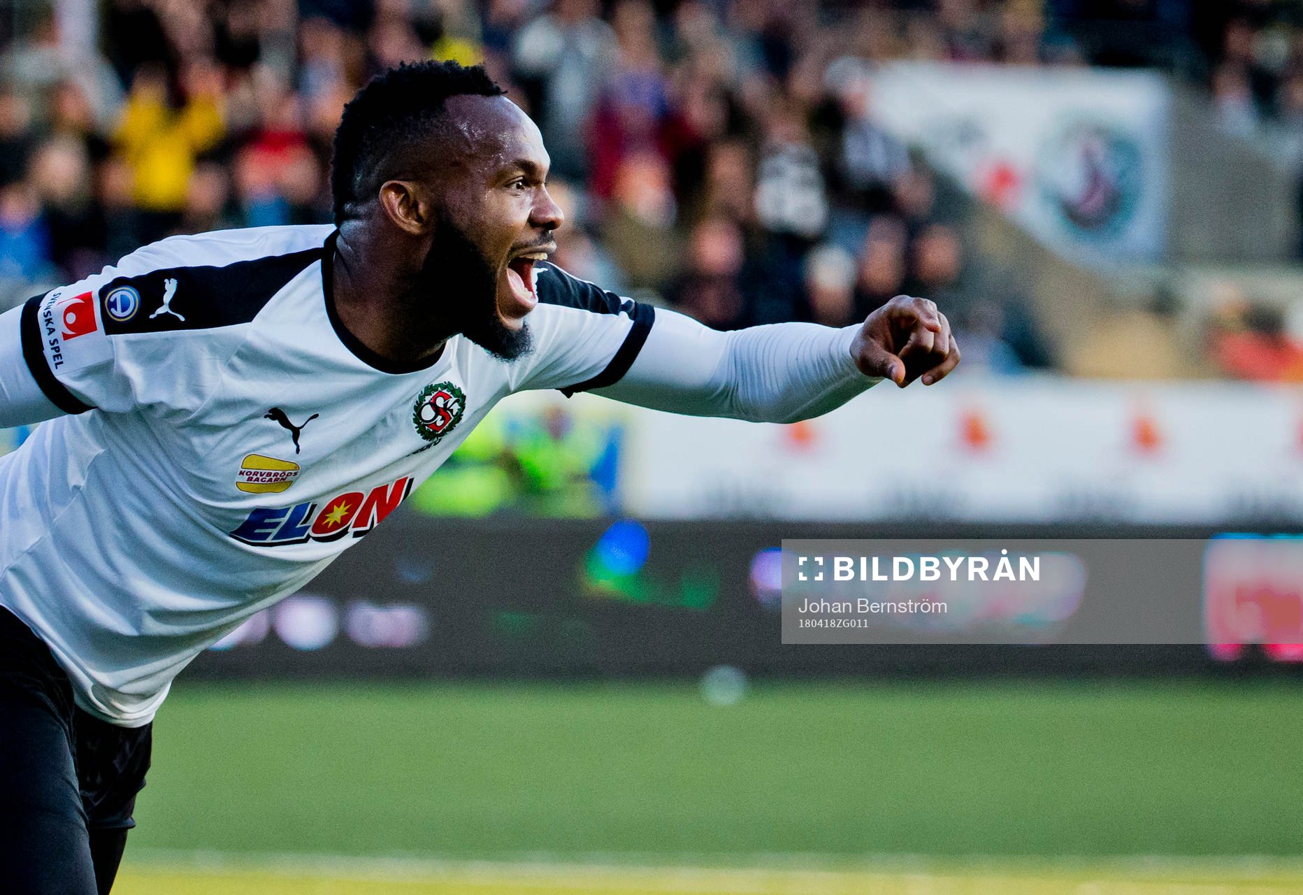 Örebros Michael Junior Omoh jublar vid Örebro 1-0 mål under fotbollsmatchen i Allsvenskan mellan Örebro och AIK den 18 april 2018 i Örebro.