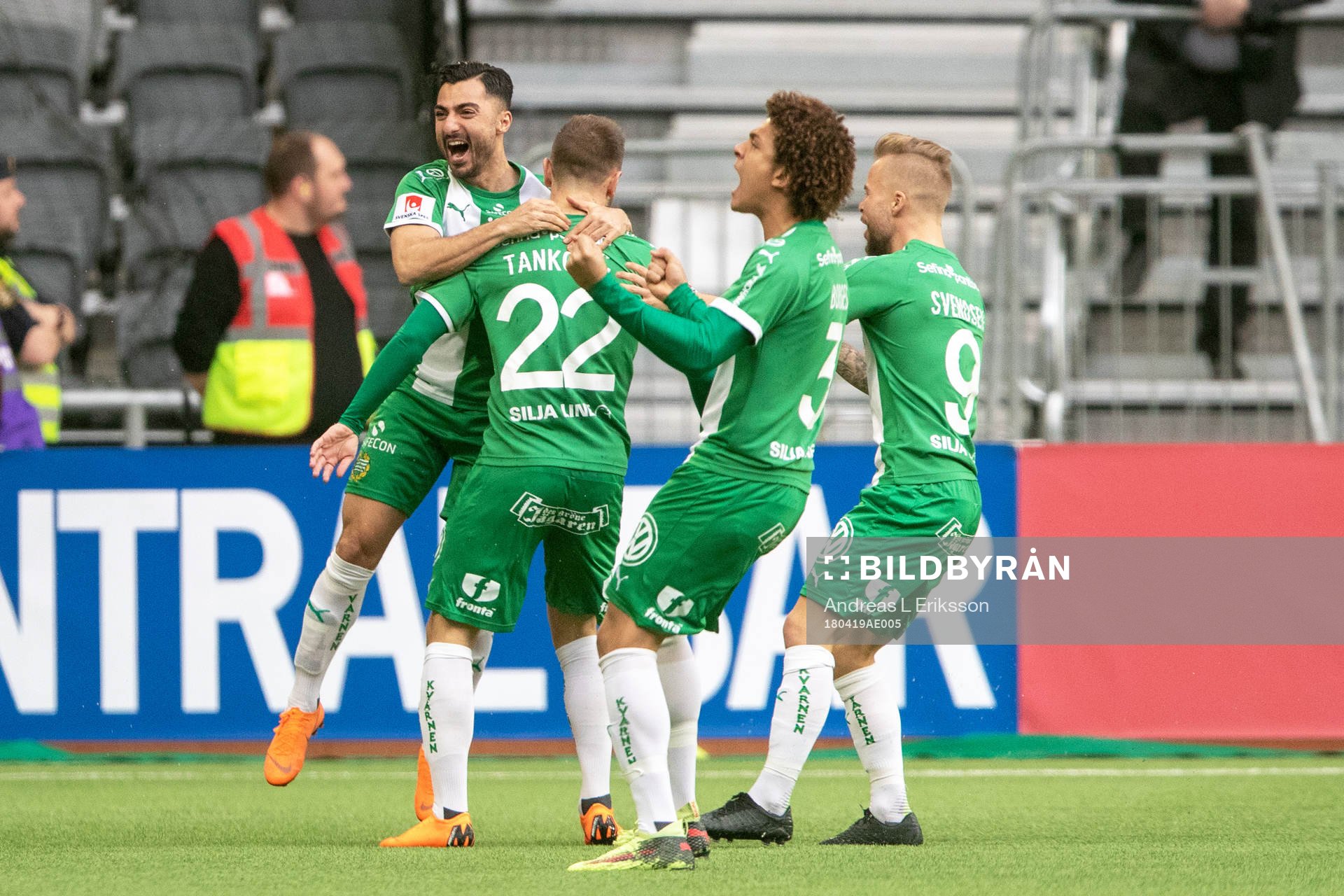 Hammarbys Muamer Tankovic jublar med lagkamrater