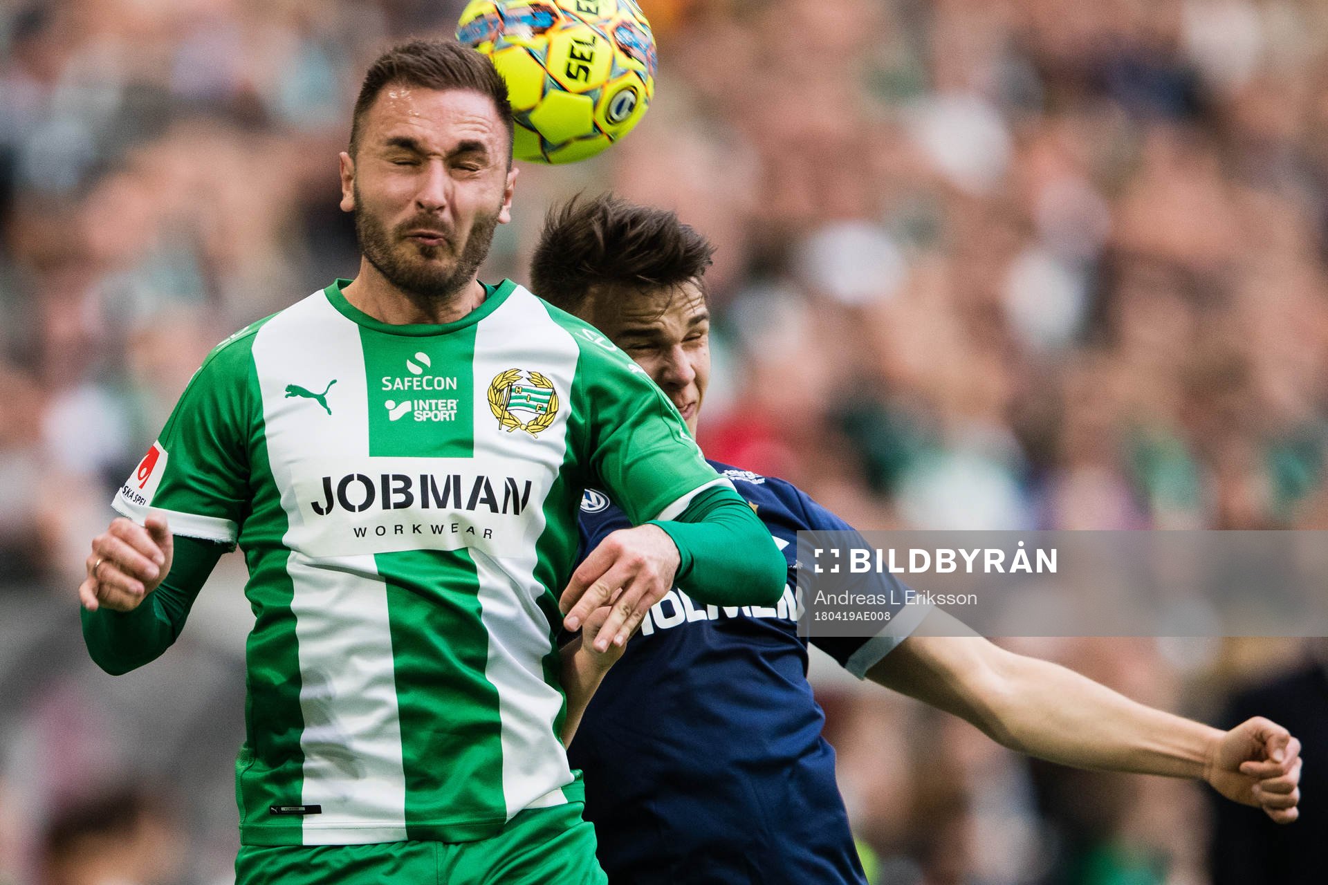 Hammarbys Muamer Tankovic i en nickduell med Norrköpings