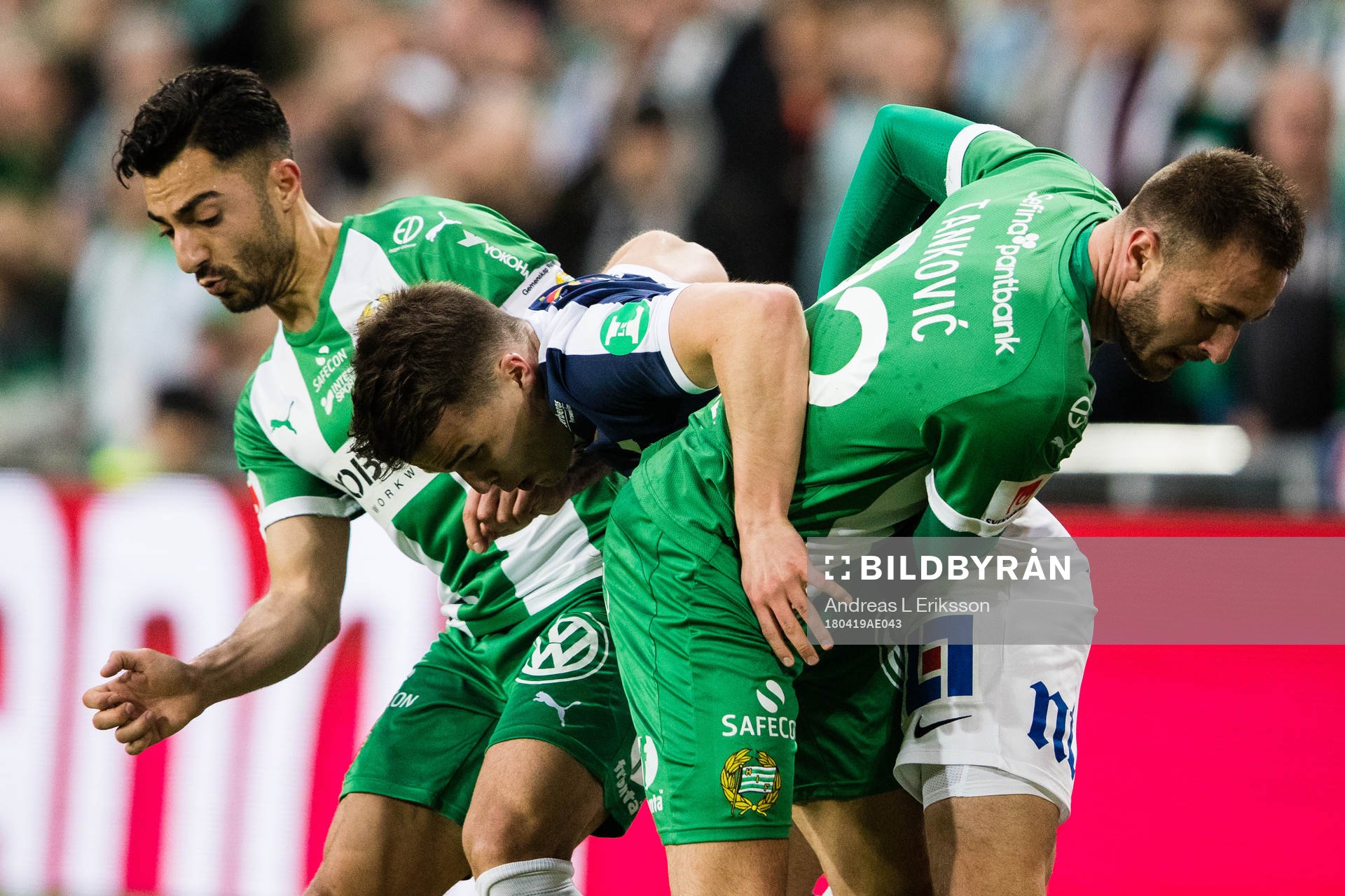 Hammarbys Jiloan Hamad och Muamer Tankovic i kamp om bollen