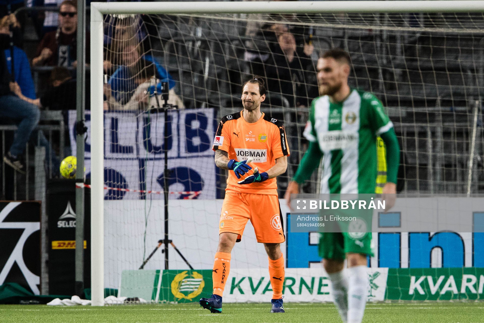 Hammarbys målvakt Johan Wiland deppar