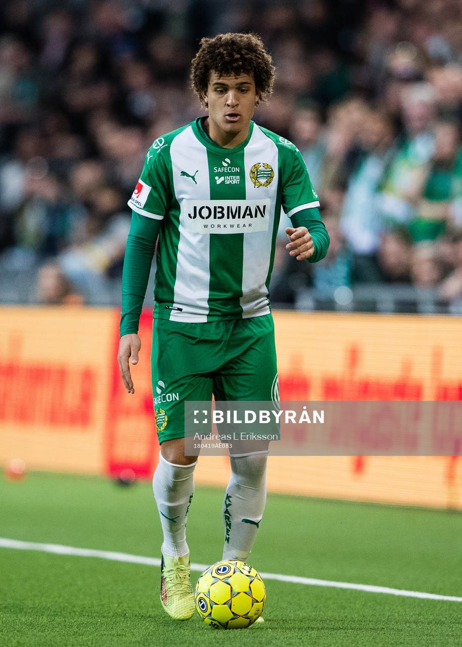 Hammarbys Neto Borges med bollen
