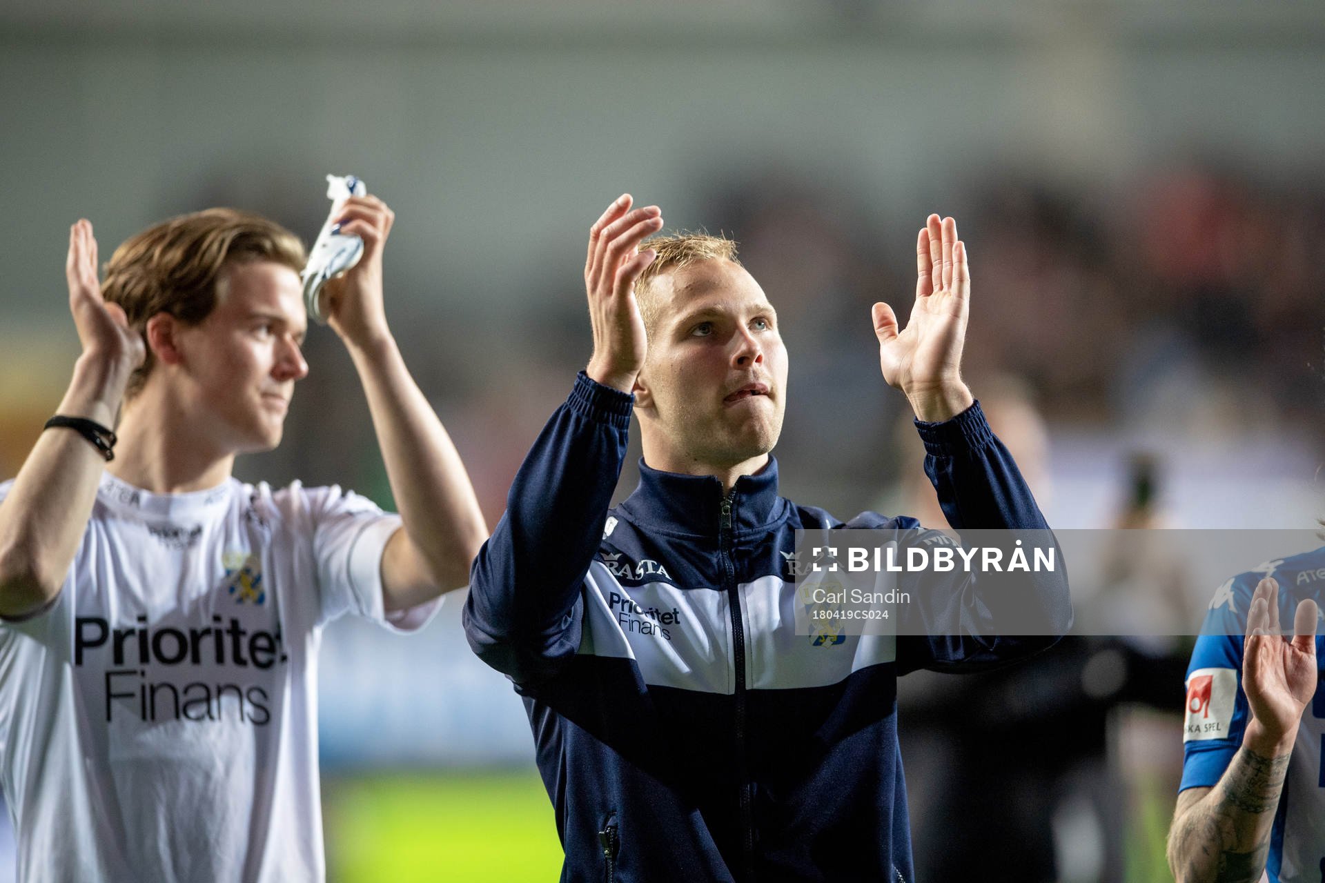 IFK Göteborgs Gustav Engvall tackar publiken efter fotbollsmatchen i Allsvenskan mellan IFK Göteborg och Dalkurd den 19 april 2018 i Göteborg.