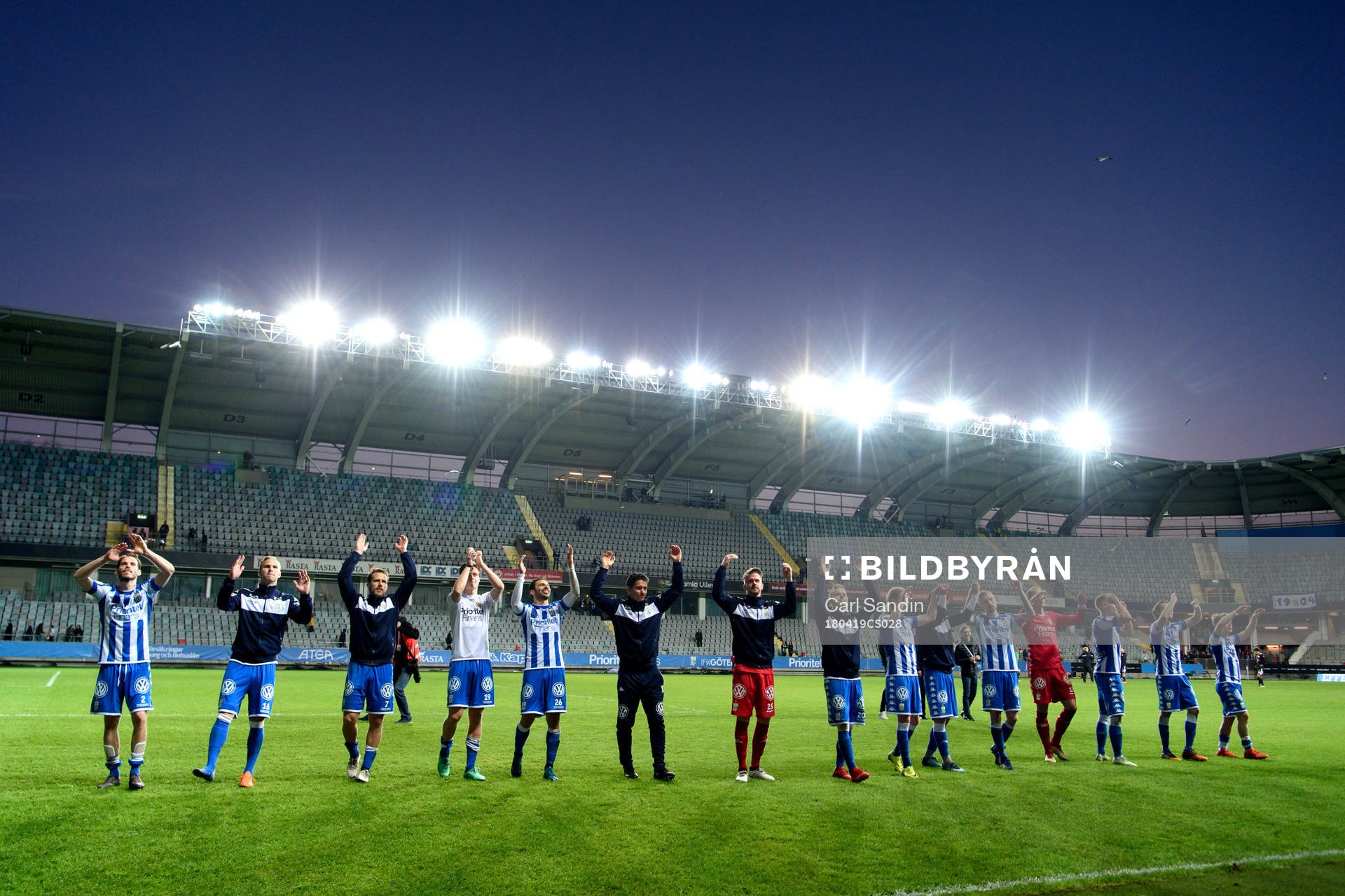IFK Göteborgs spelare tackar publiken