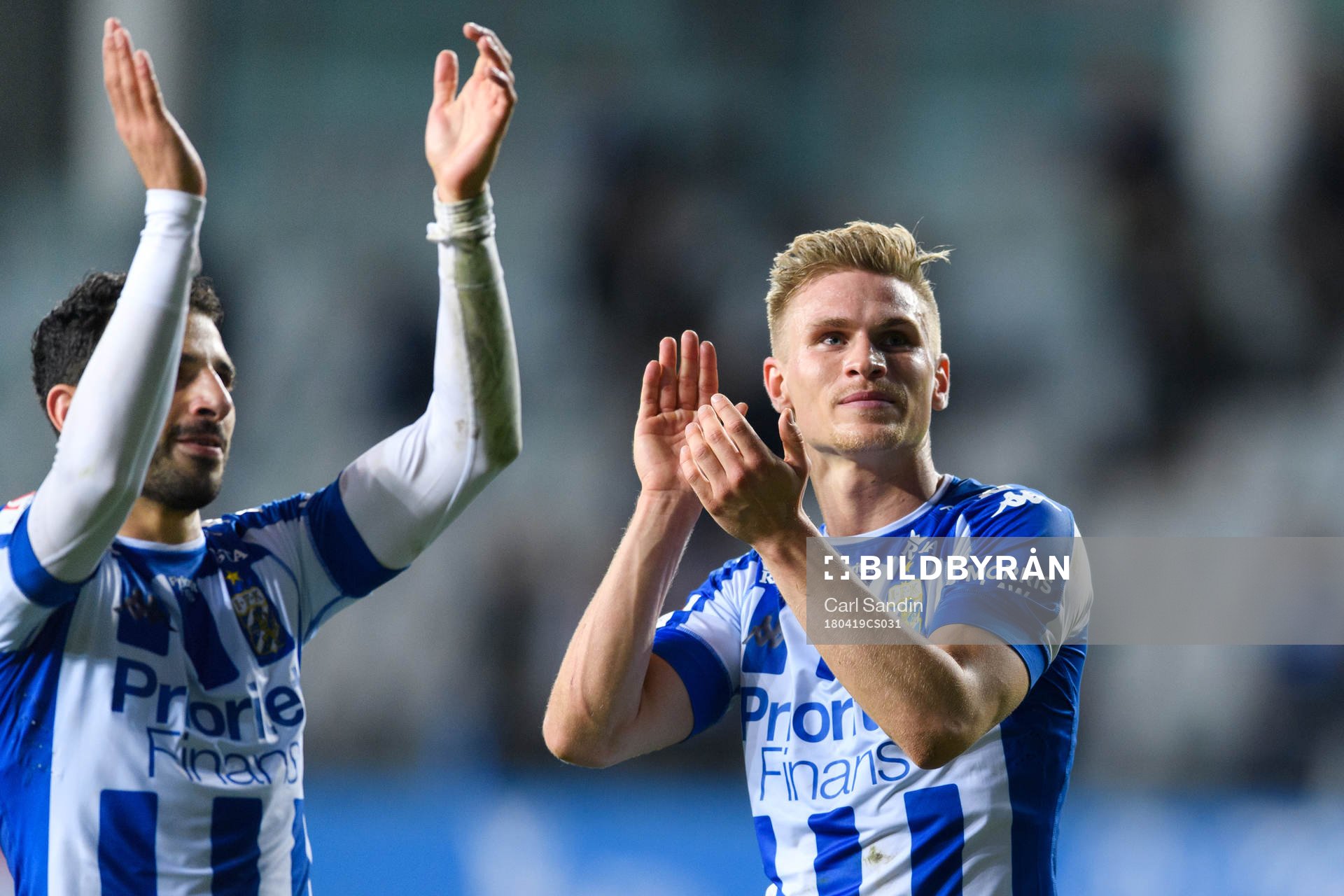 IFK Göteborgs Carl Starfelt tackar publiken