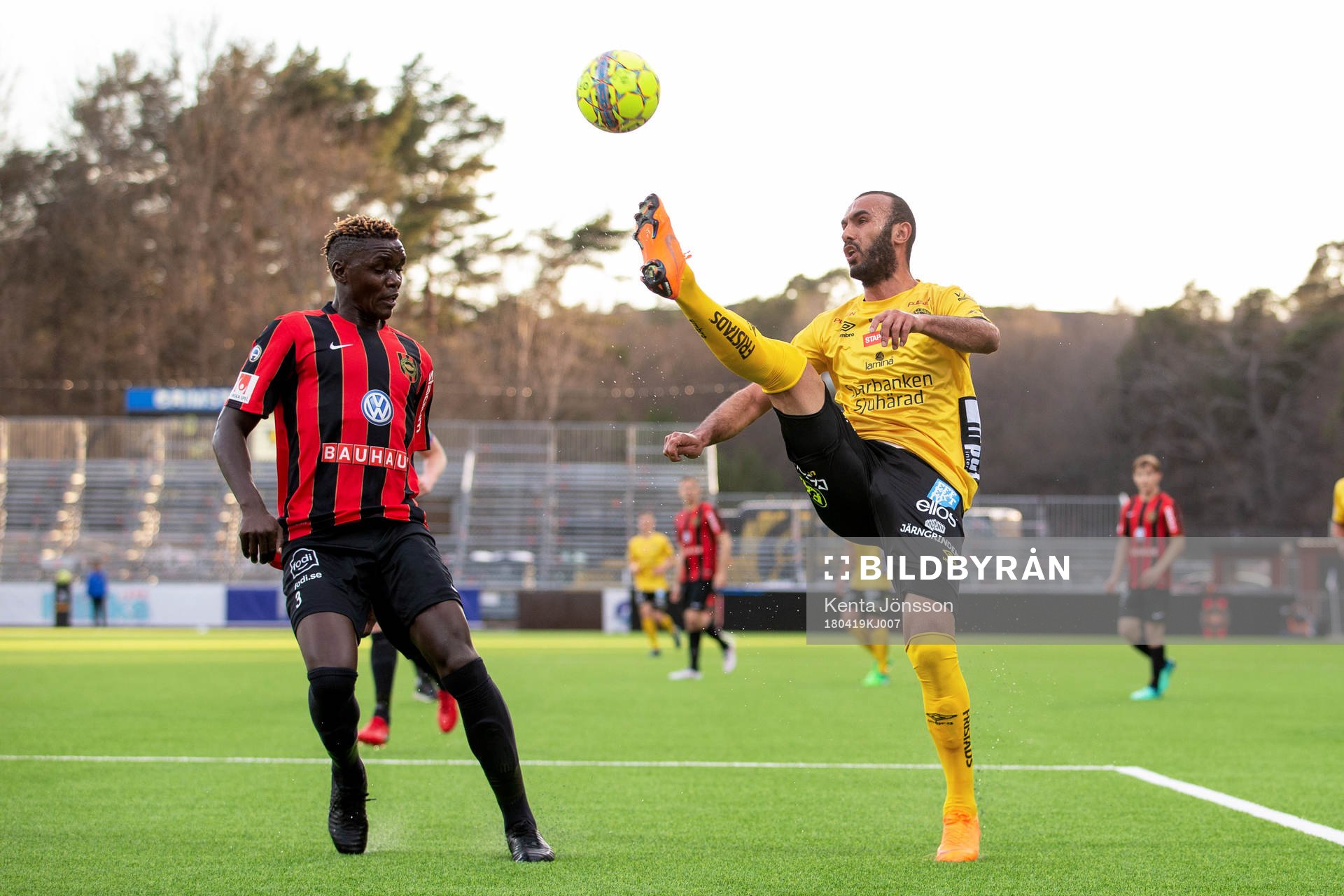 Brommapojkarnas David Ochieng och Elfsborgs Issam Jebali