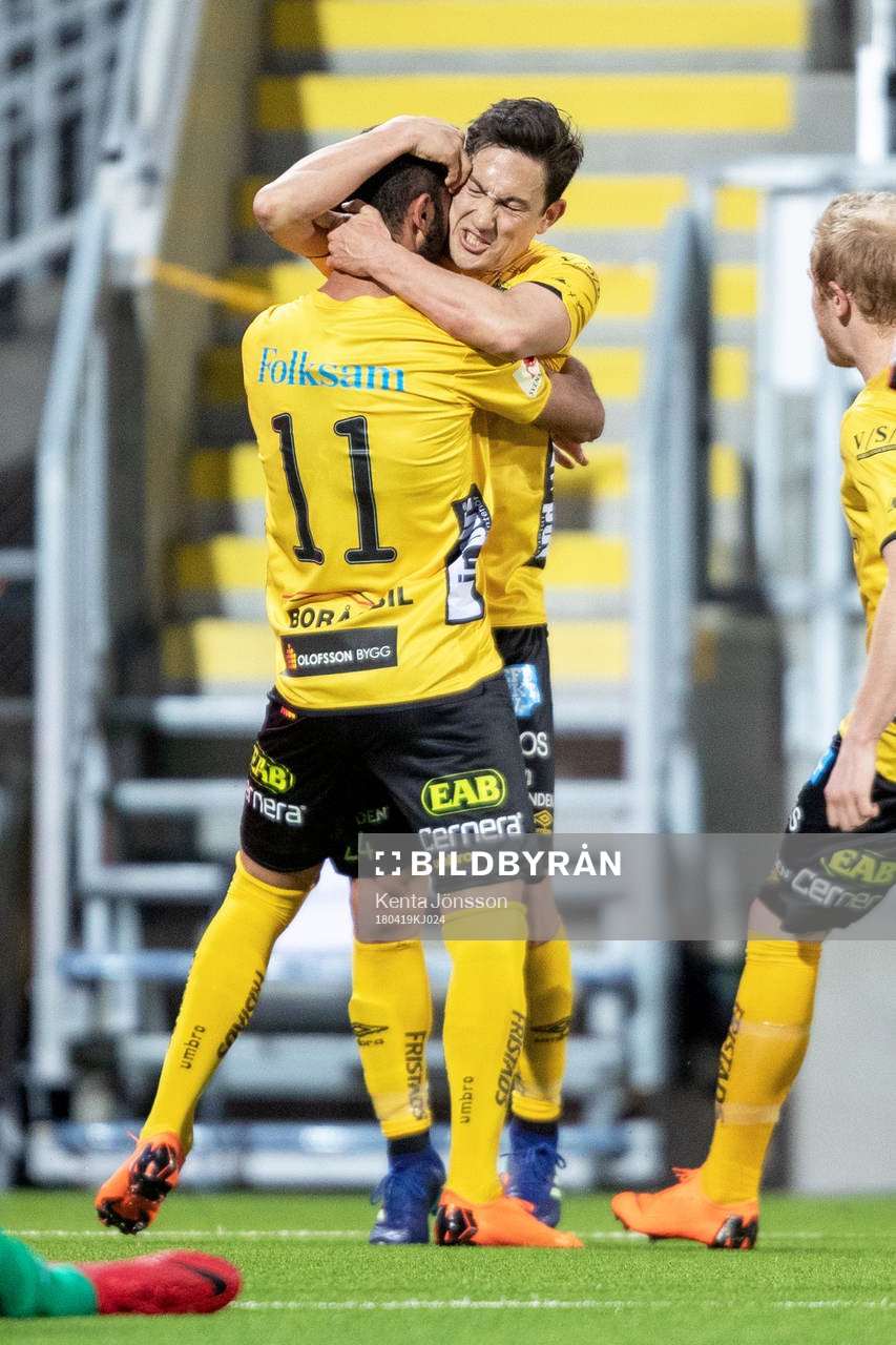 Elfsborgs Issam Jebali jublar  med Stefan Ishizaki