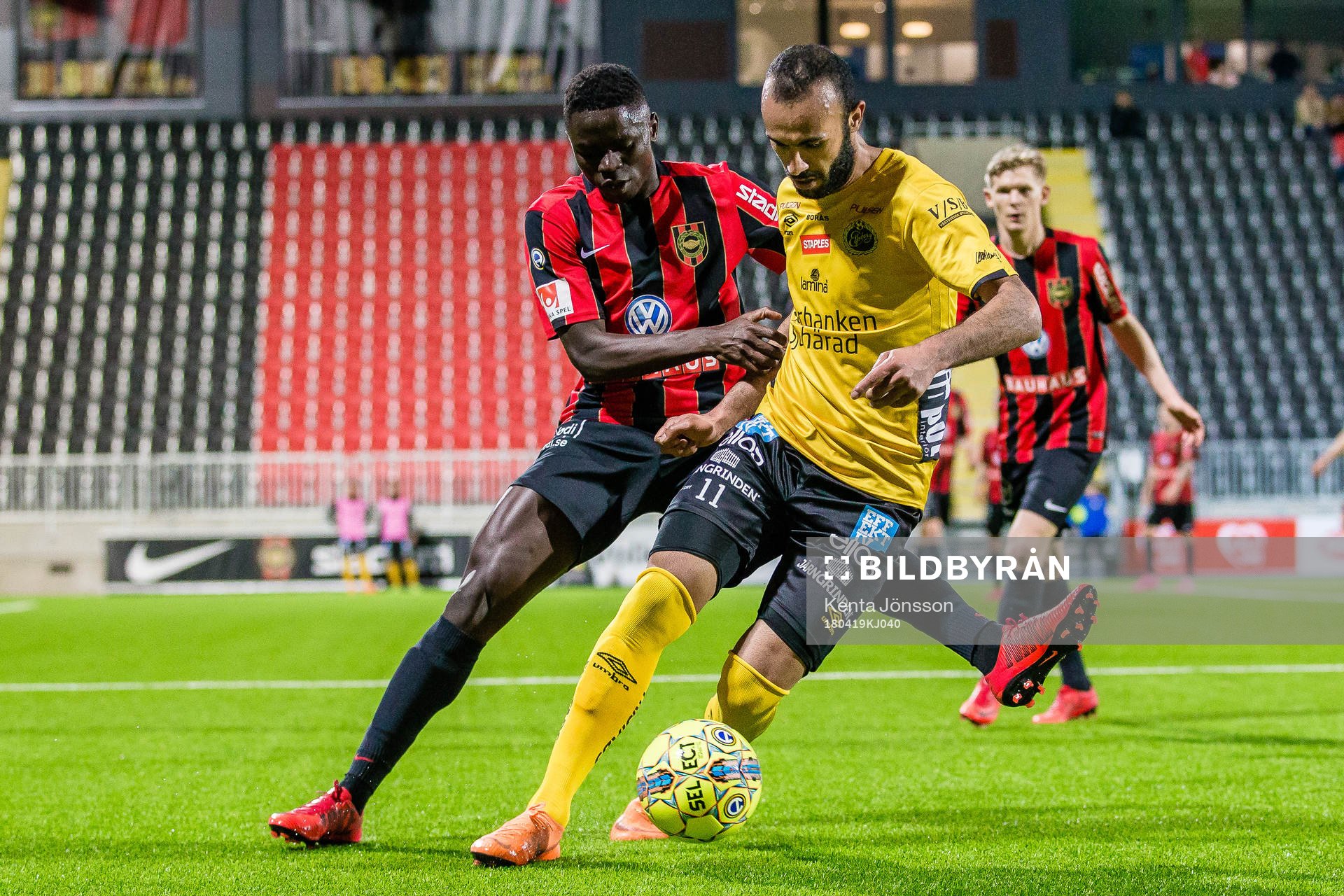 Elfsborgs Issam Jebali och Brommapojkarnas David Ochieng