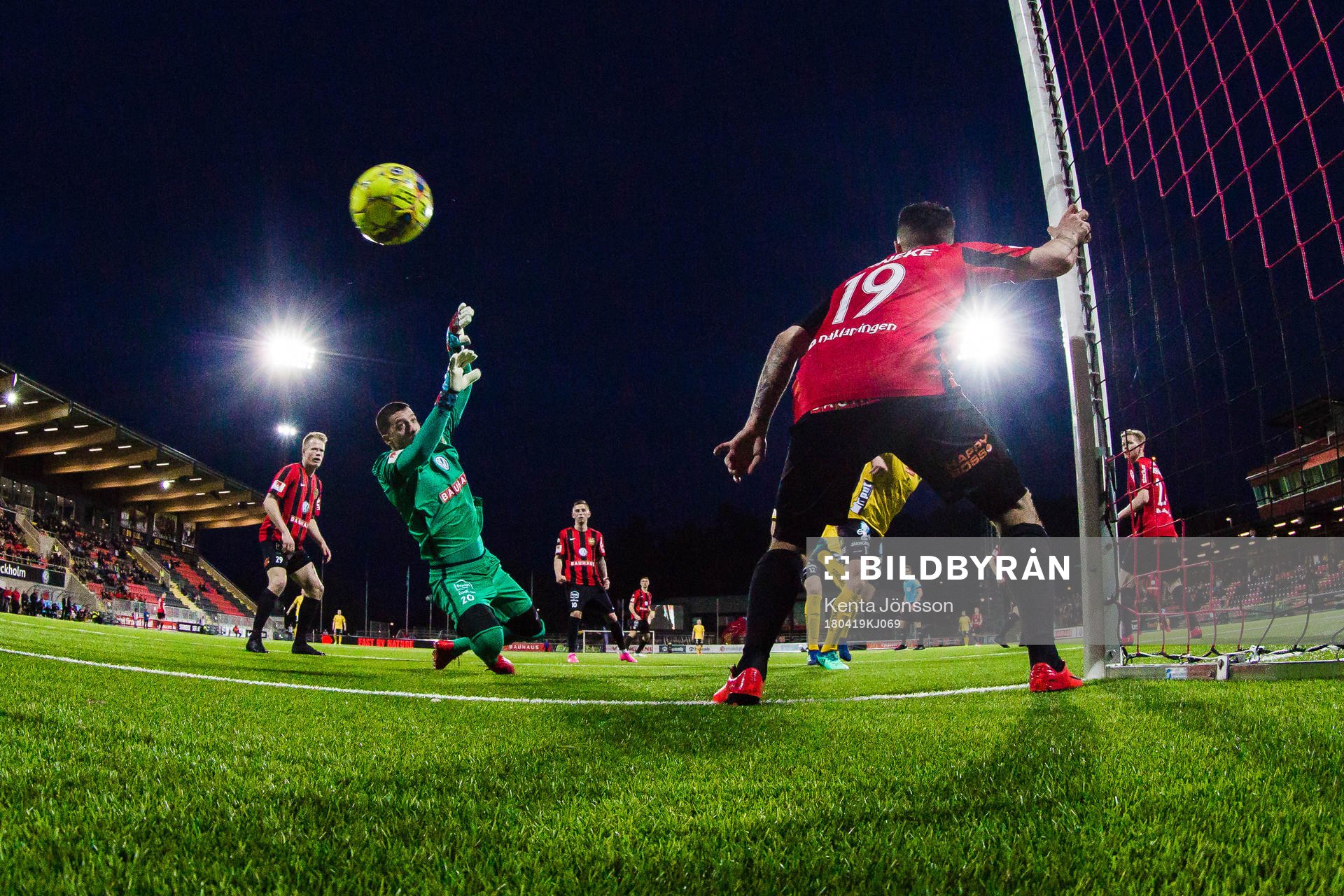 Elfsborgs Per Frick gör 0-2 bakom Brommapojkarnas målvakt