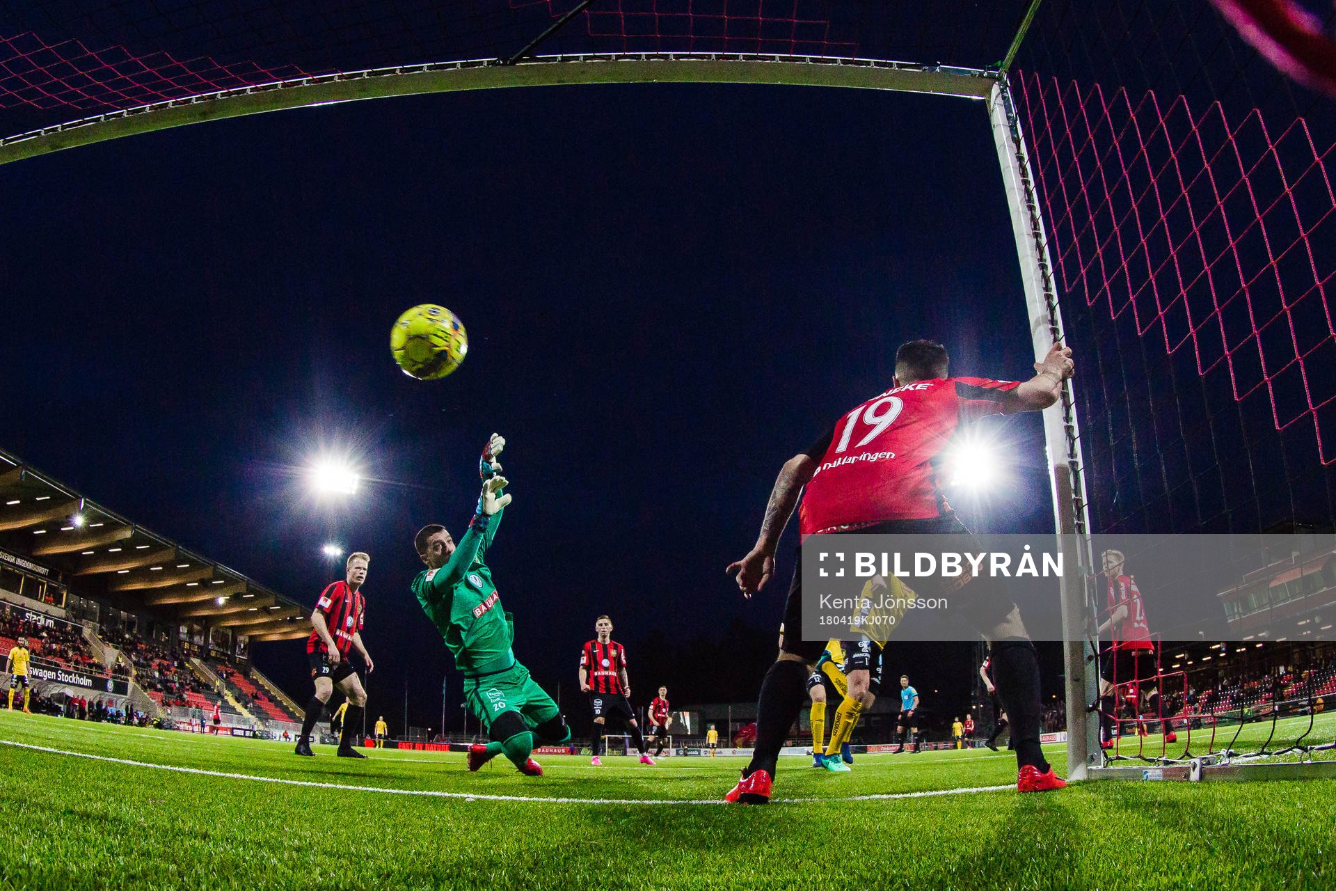 Elfsborgs Per Frick gör 0-2 bakom Brommapojkarnas målvakt