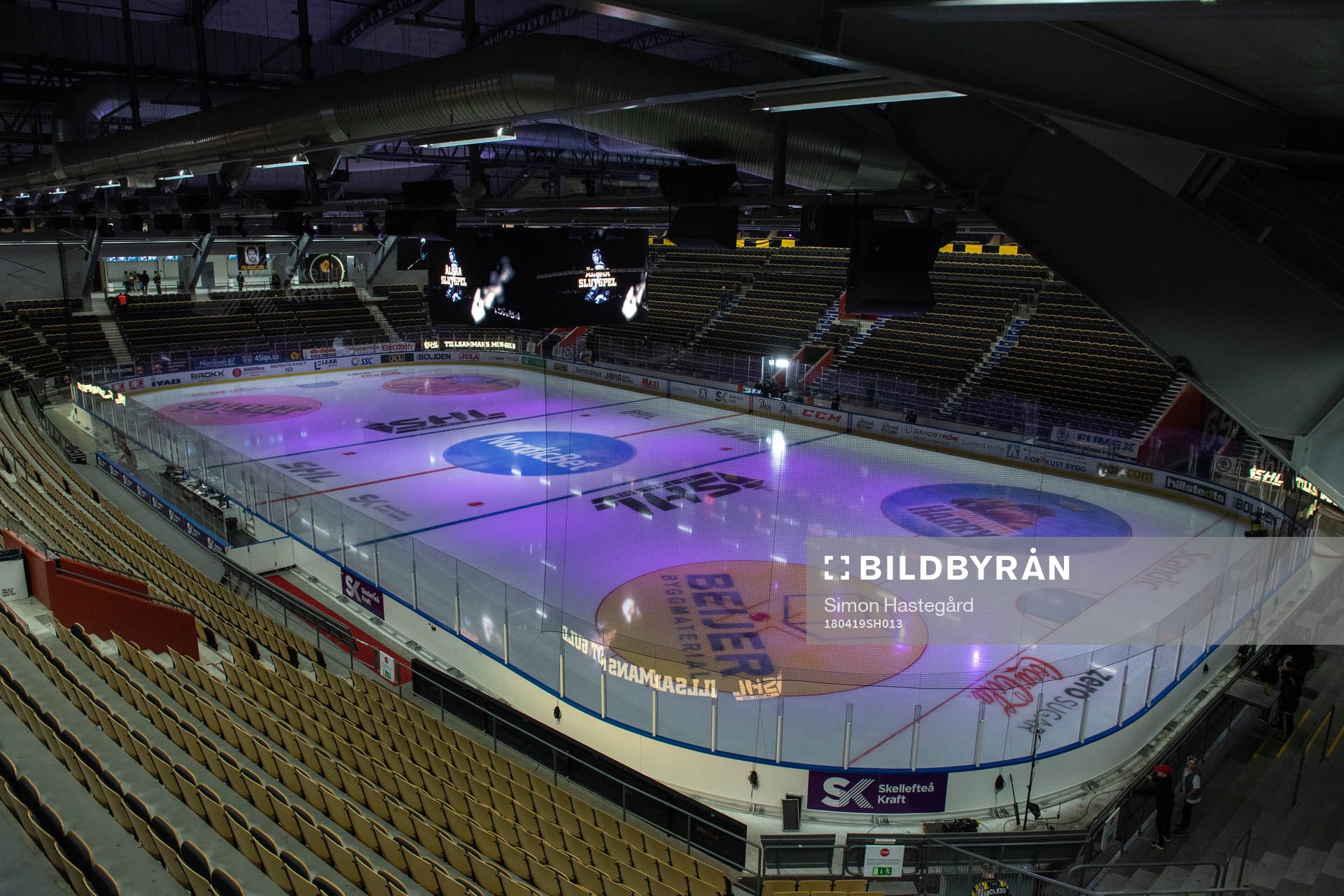 Vy från läktarplats inne i Skellefteå Kraft Arena före