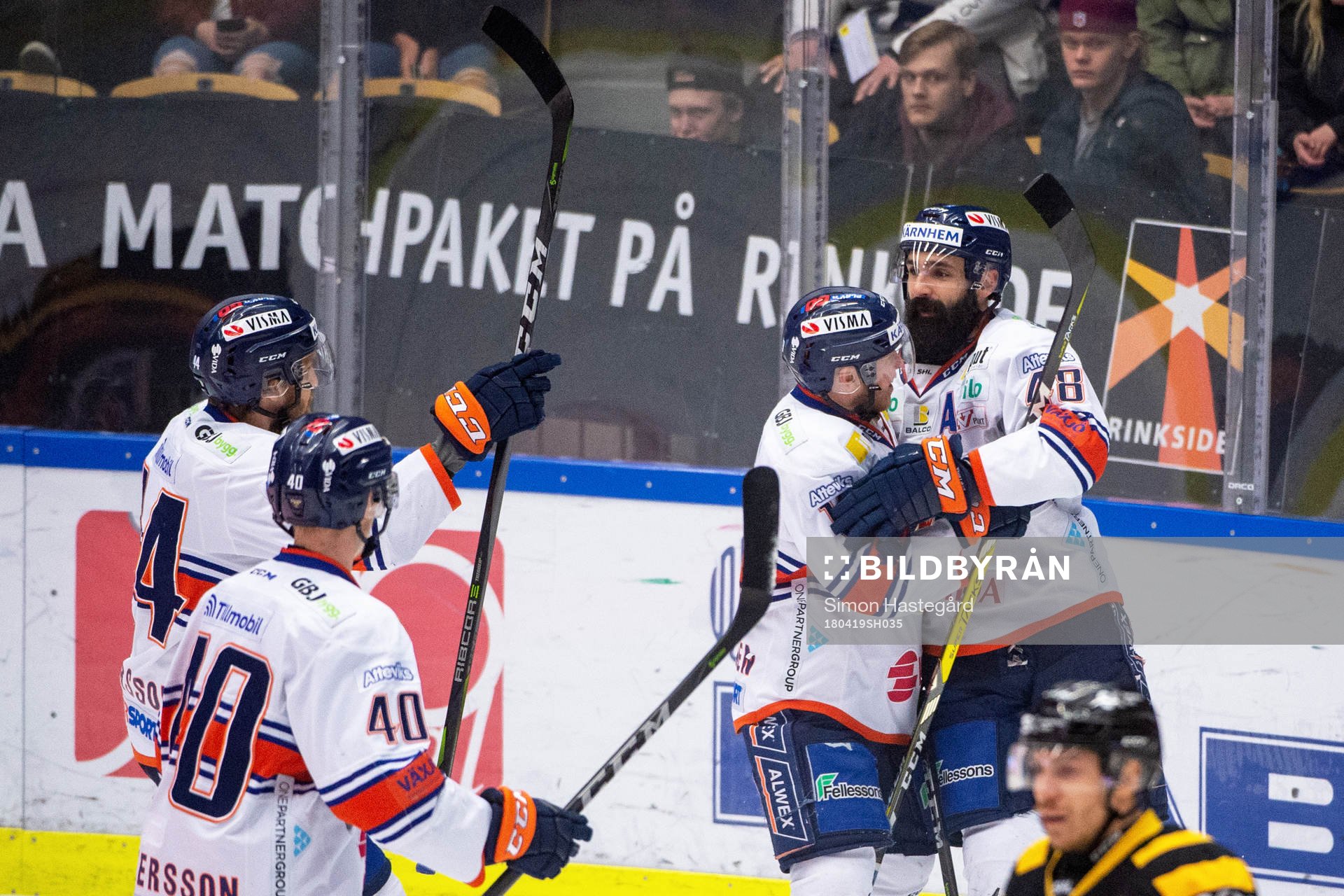 Växjös Daniel Rahimi jublar med lagkamrater