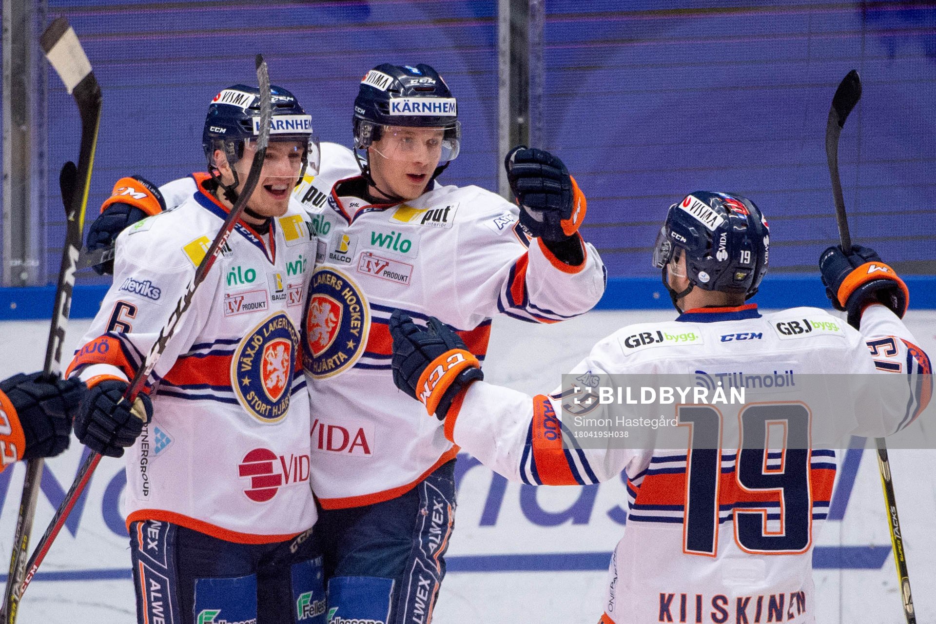 Växjös Elias Pettersson jublar med lagkamrater