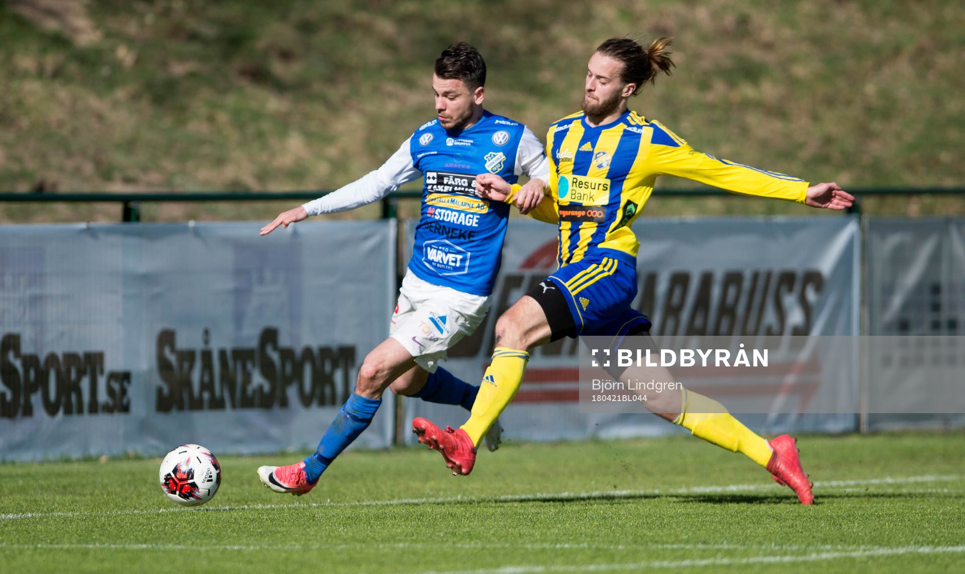 Oddevolds Mark Fezarit jagas av Eskilsminnes Jonatan Olsson