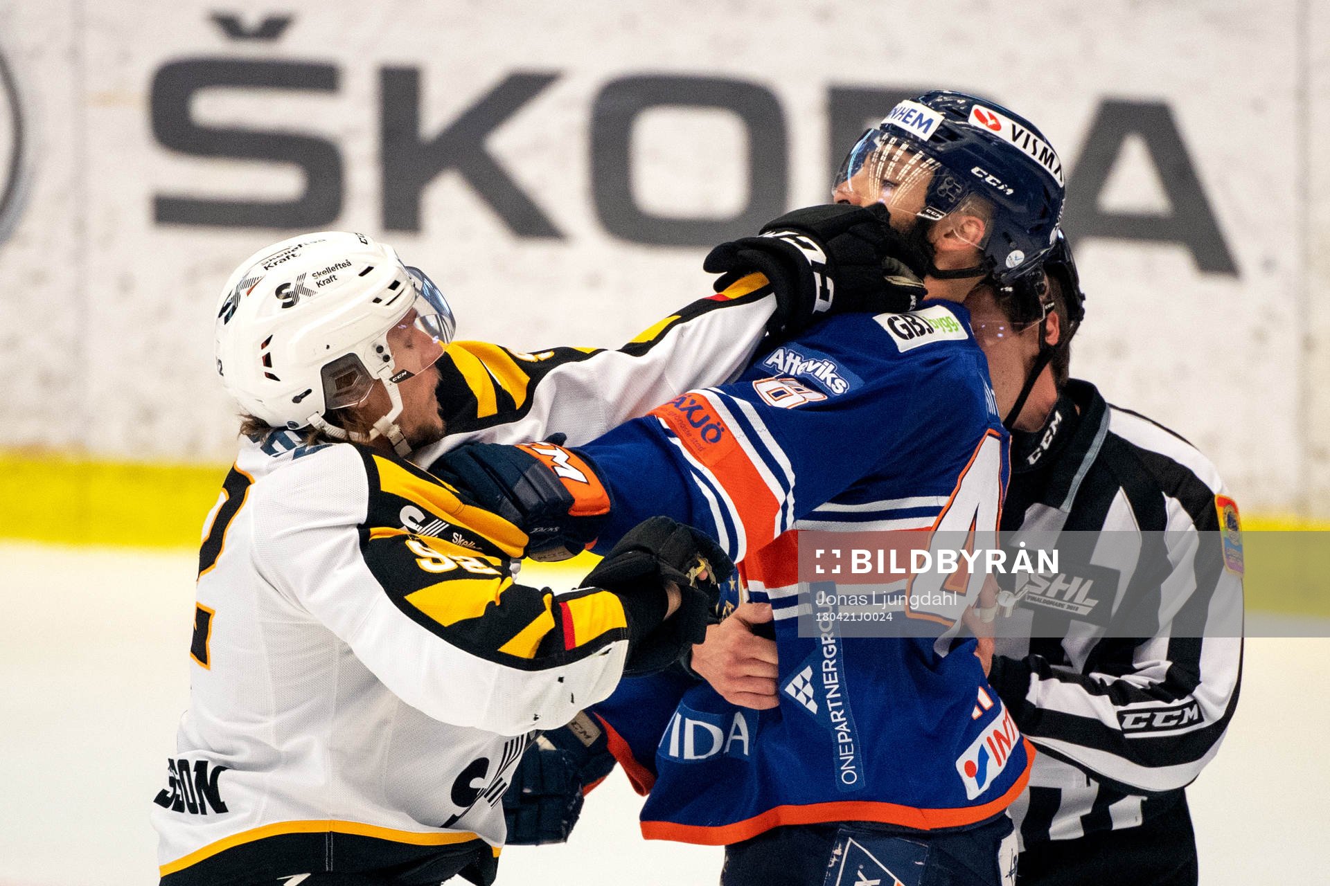 Skellefteås Jesper Olofsson och Växjös Daniel Rahimi i
