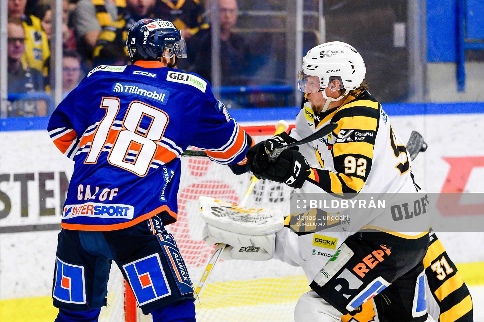 Växjös Andrew Calof oroar framför Skellefteås målvakt