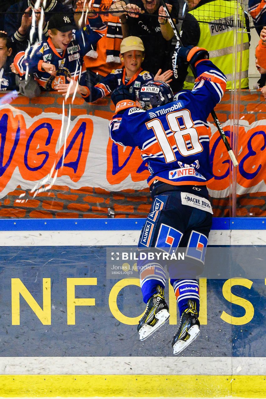 Växjös Andrew Calof jublar