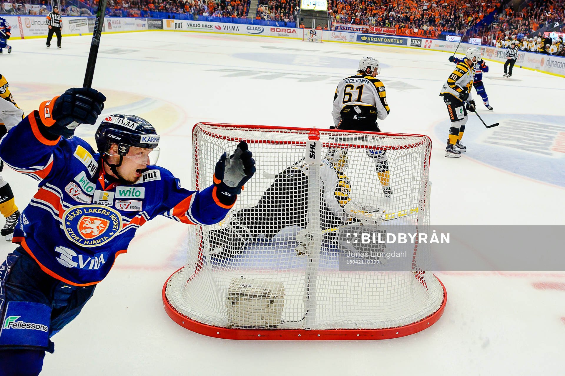 Växjös Elias Pettersson jublar