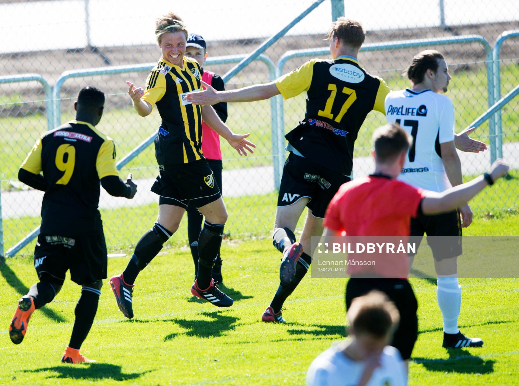 IFK Hässleholms Gustaf Lindroth gör 1-0 i matchen i