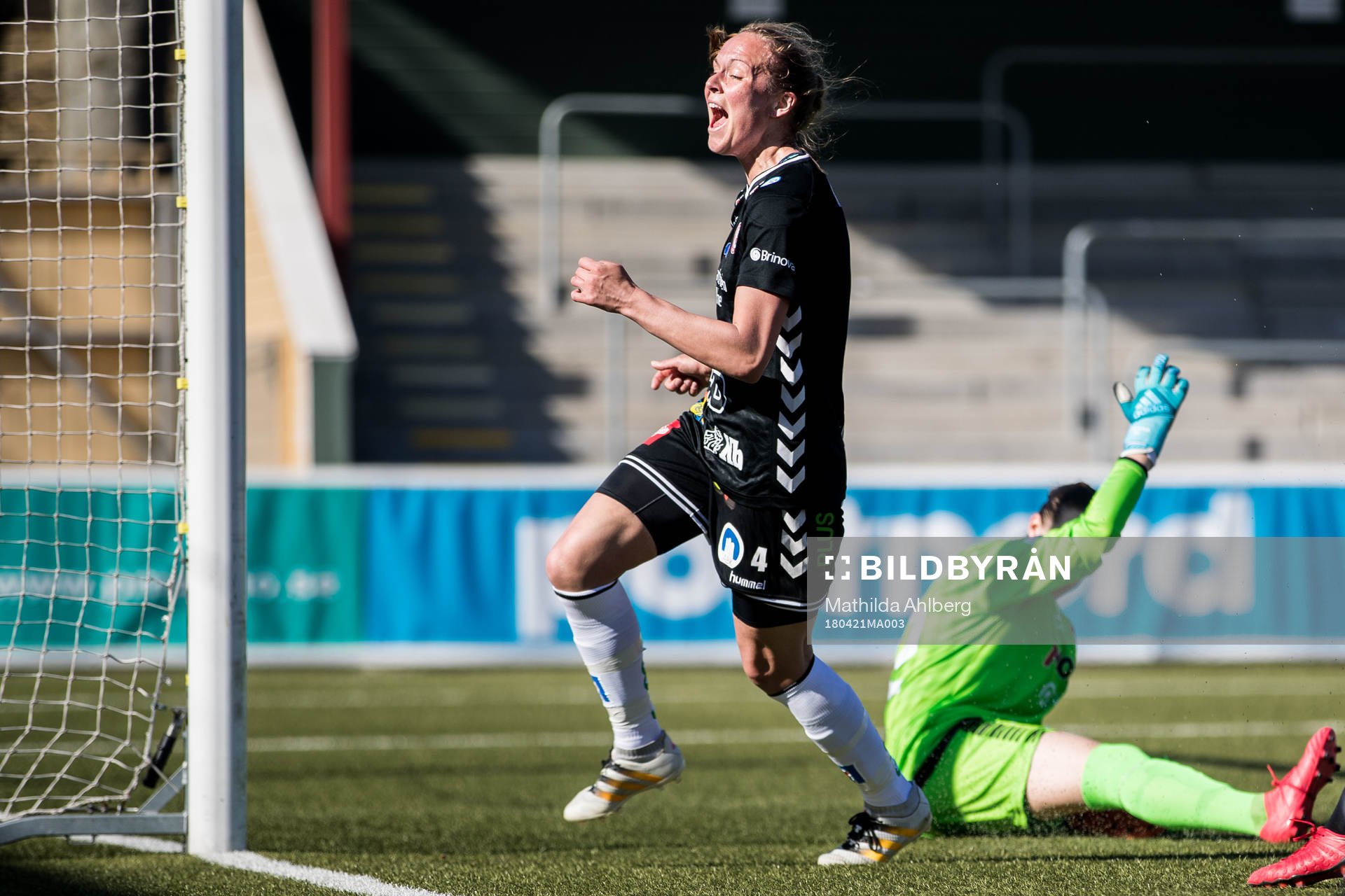 Kristianstads Therese Ivarsson jublar och Limhamn Bunkeflos