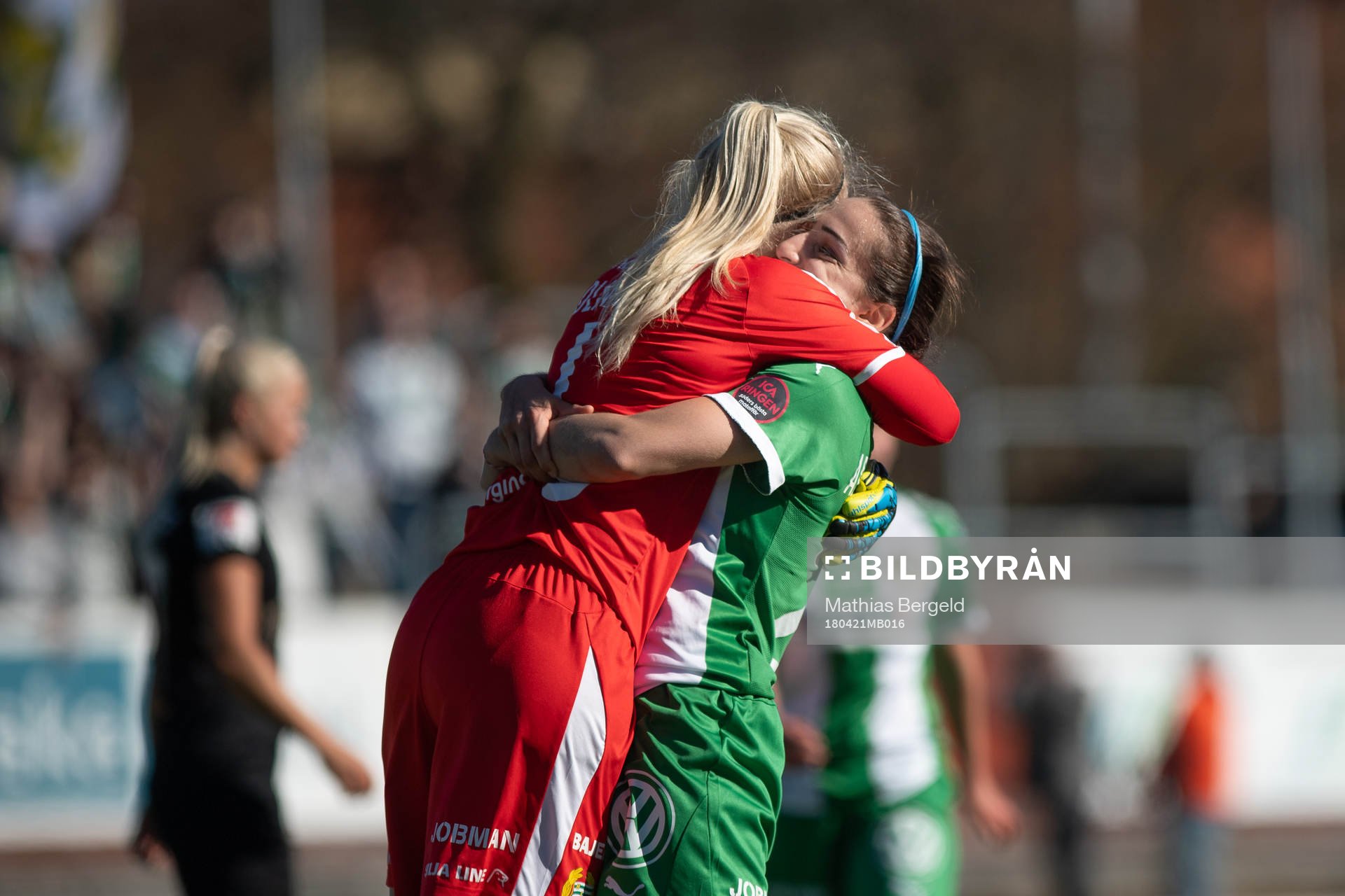 Hammarbys målvakt Emma Holmgren och Sejde Abrahamsson