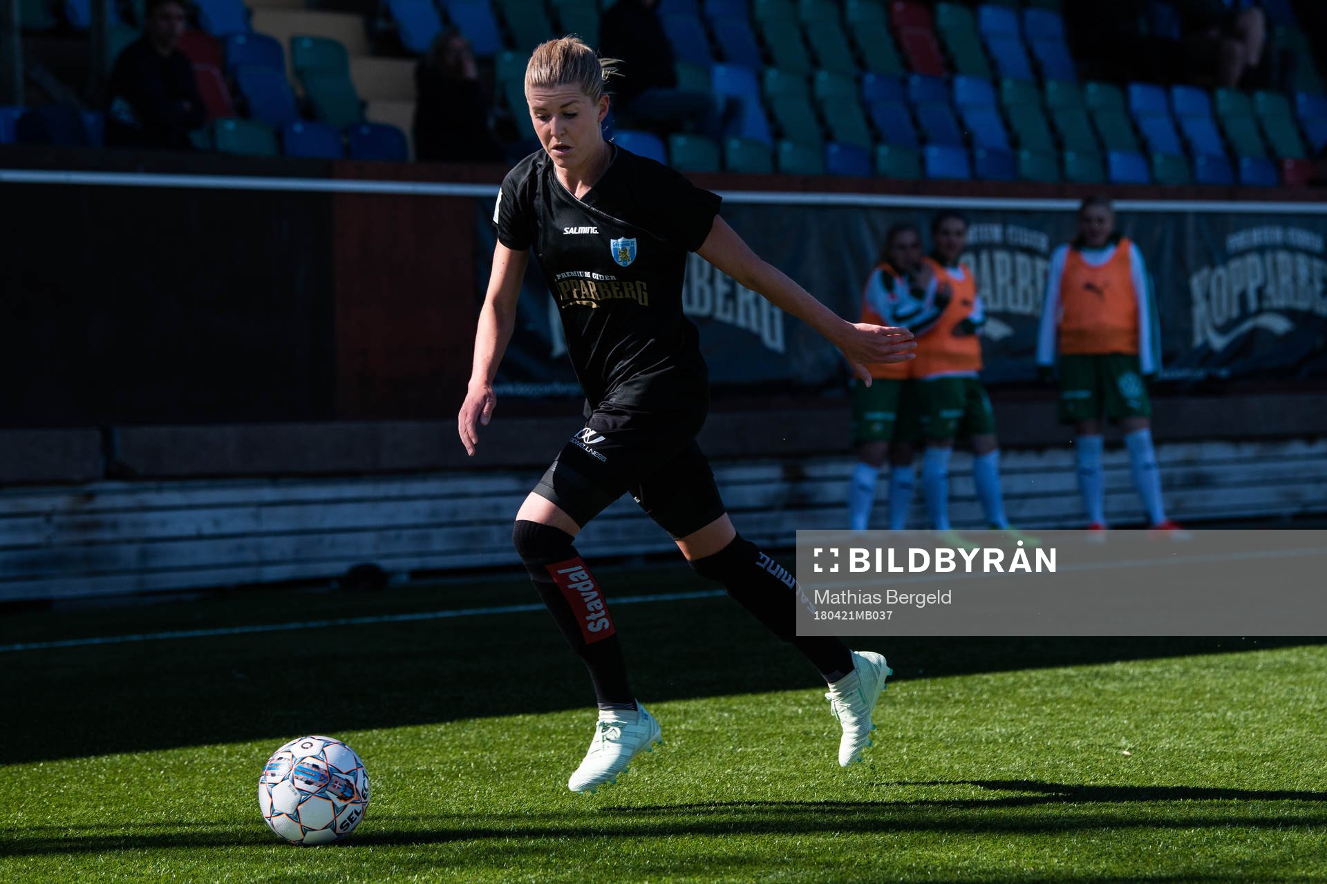 Göteborgs Olivia Schough driver bollen