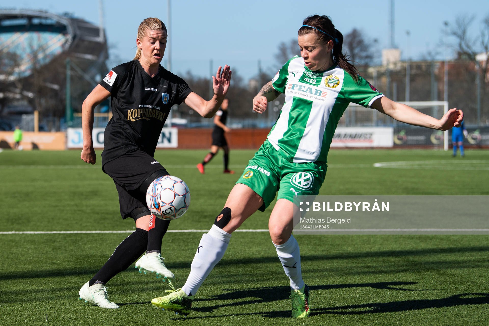 Göteborgs Olivia Schough och Hammarbys Amanda Johansson i