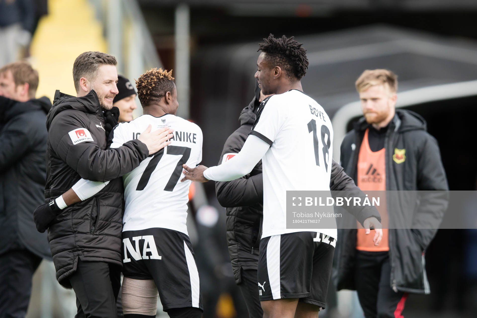 Örebros Kennedy Igboananike Isaac Boye Edegware jublar