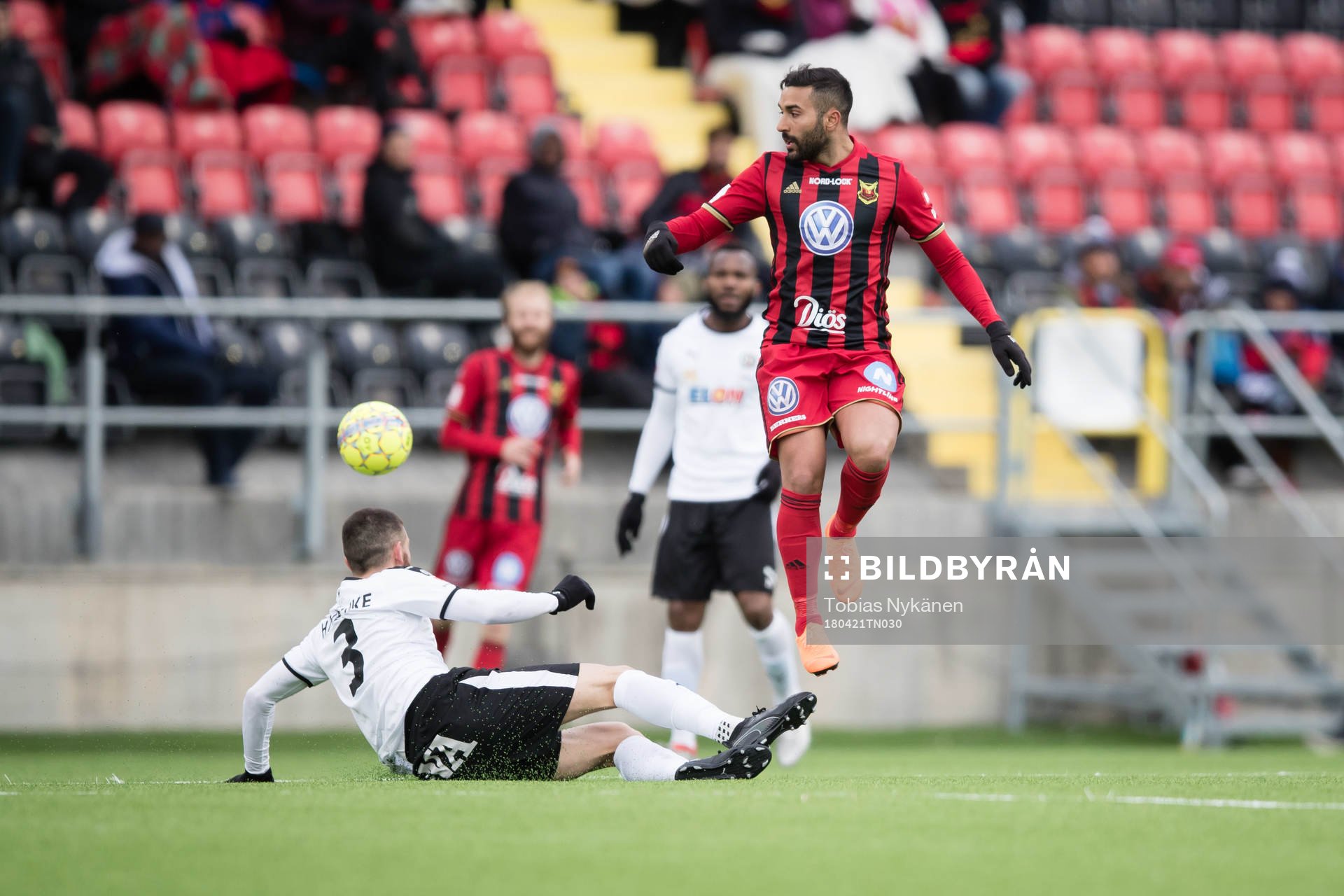 Östersunds Saman Ghoddos mot Örebros Brendan Hines-Ike