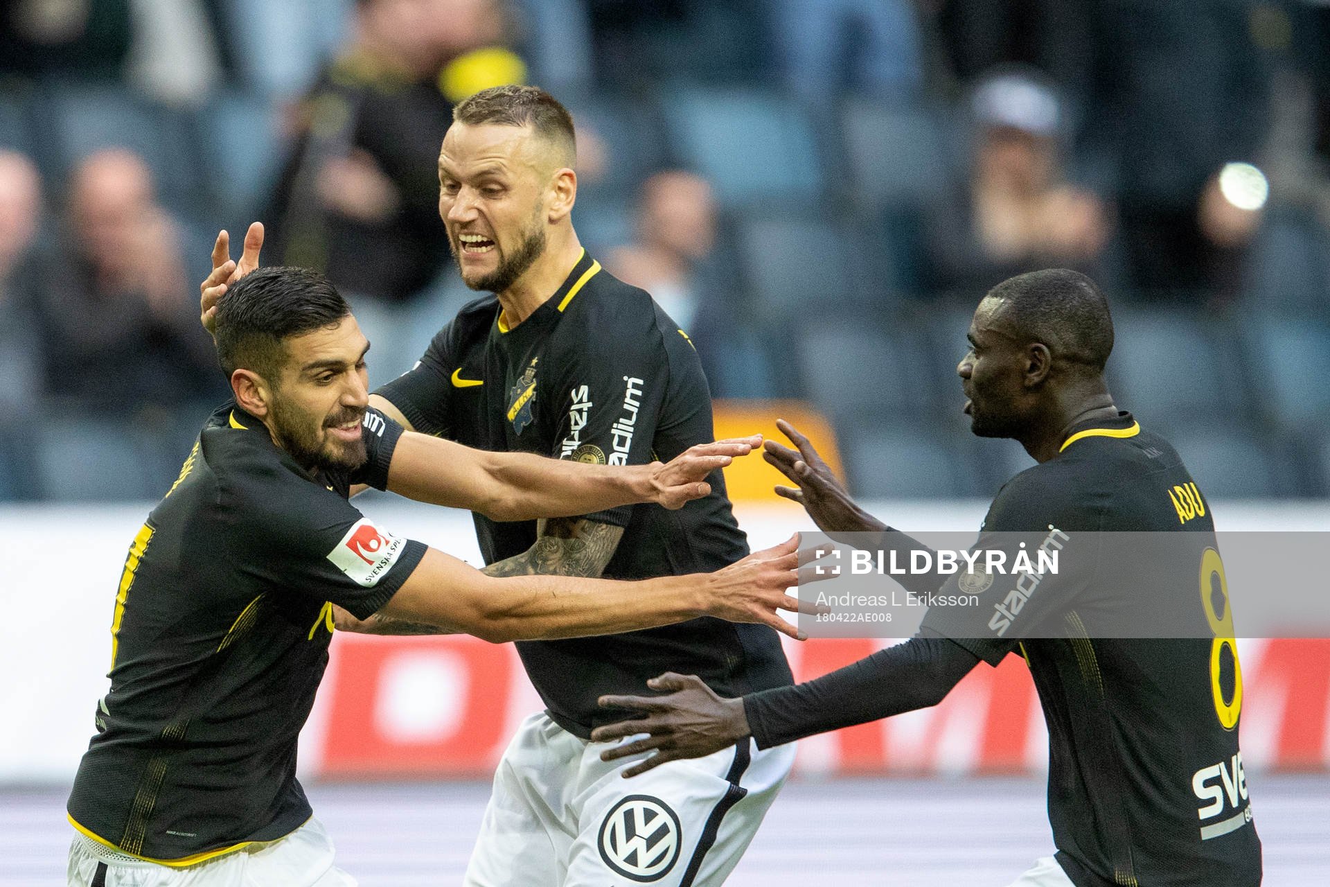 s Stefan Silva jublar med lagkamrater