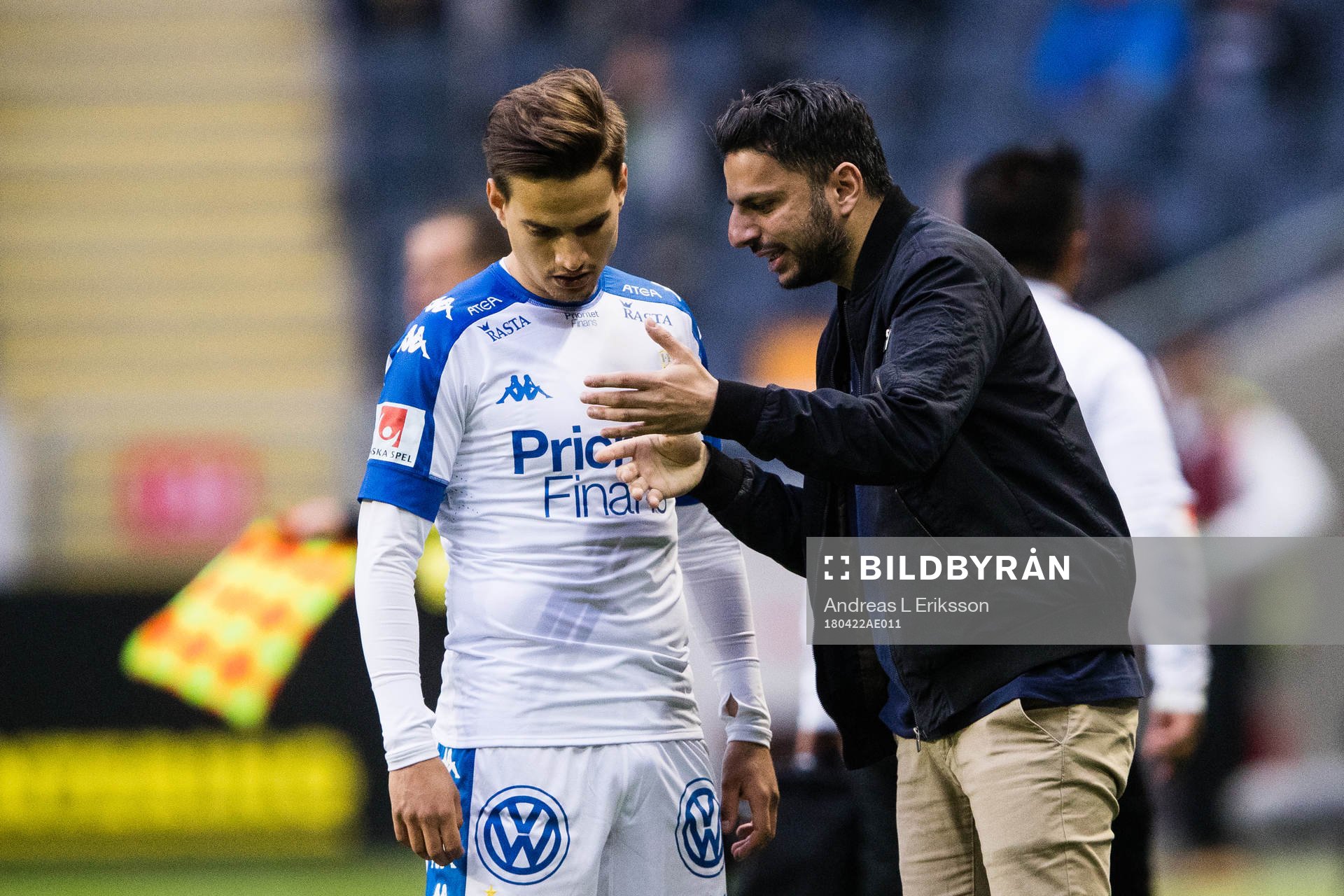 IFK Göteborgs Amin Affane talar med tränare Poya Asbaghi