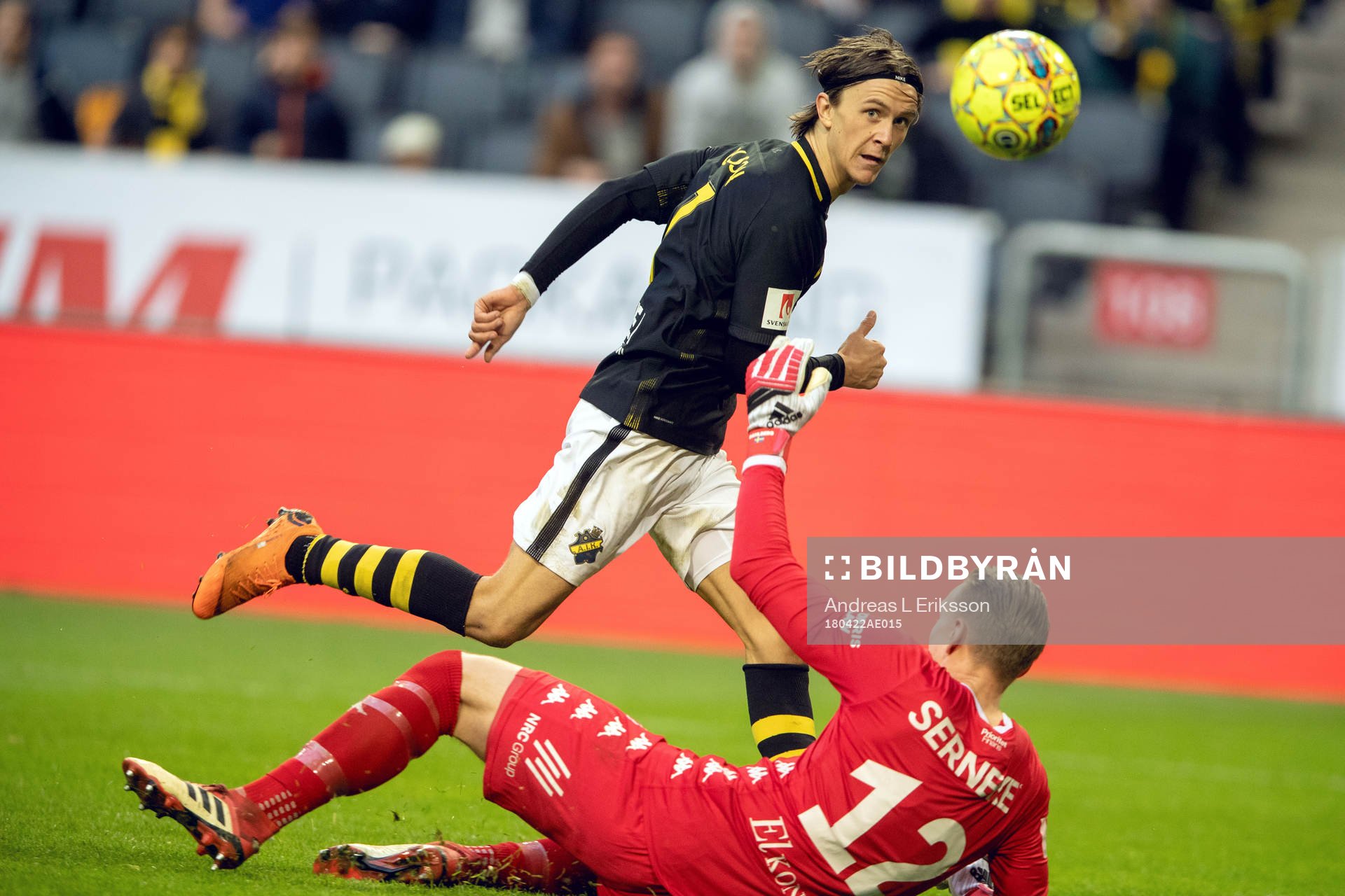 s Kristoffer Olsson chippar in 2-0 bakom IFK Göteborgs