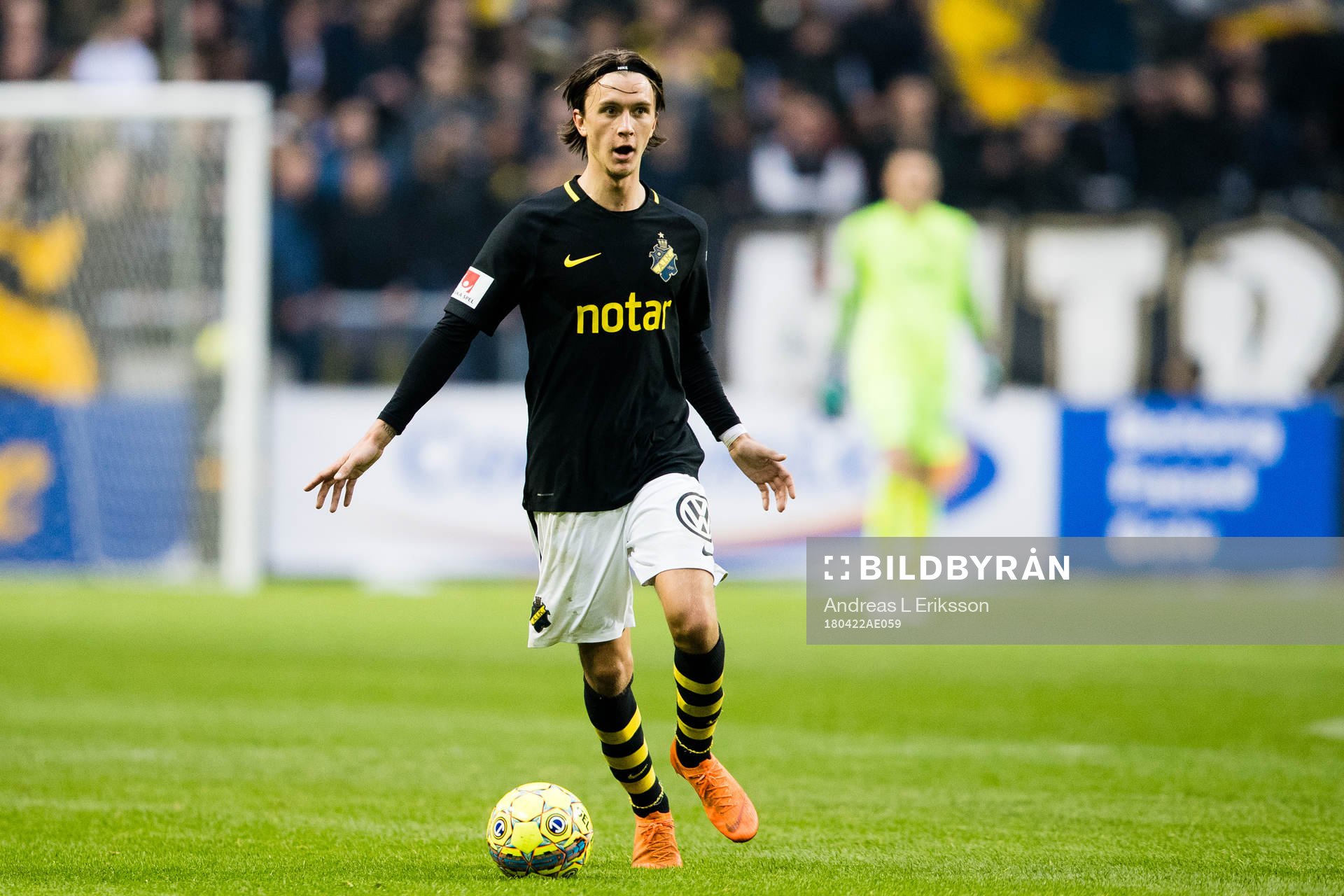 s Kristoffer Olsson med bollen