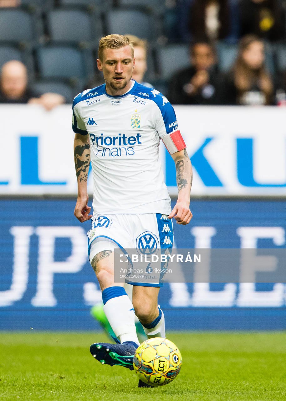 IFK Göteborgs Sebastian Eriksson med bollen