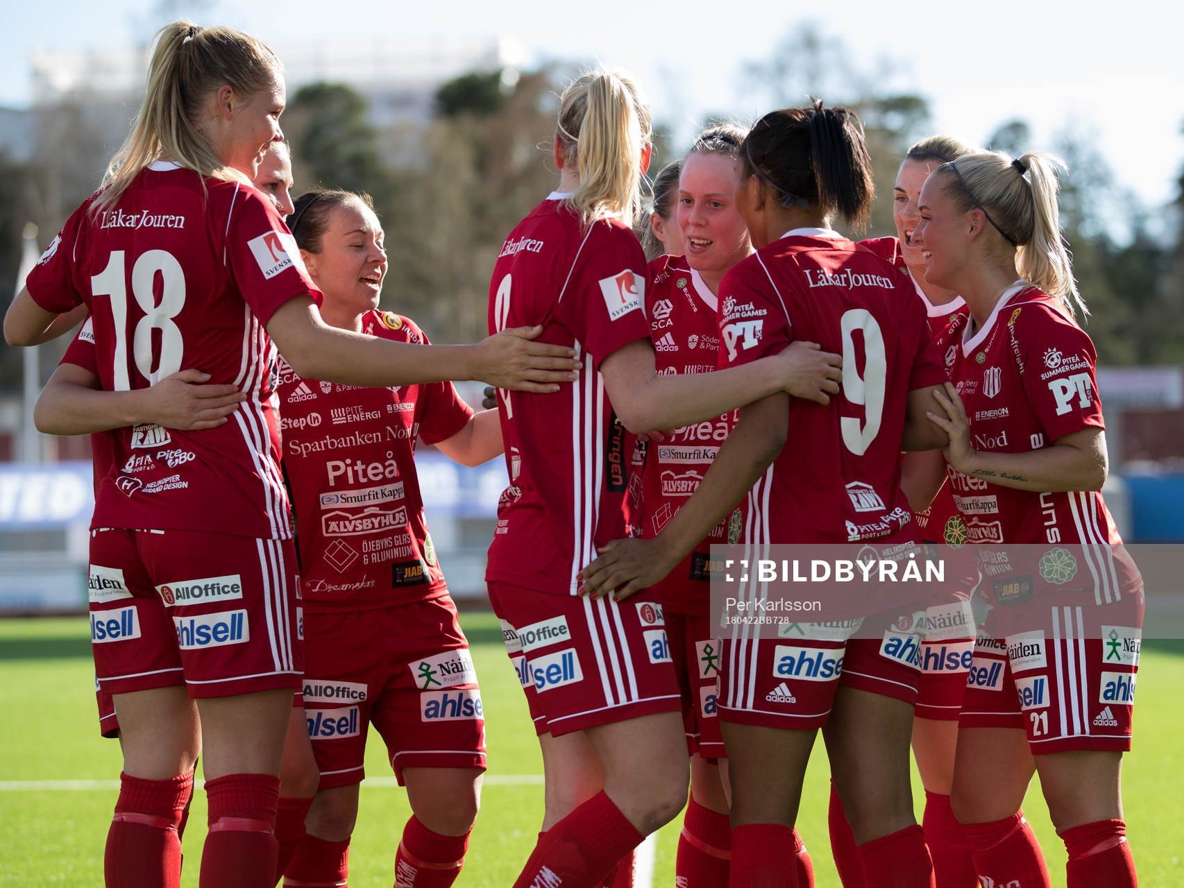 Piteås Cecilia Edlund jublar med lagkompisar