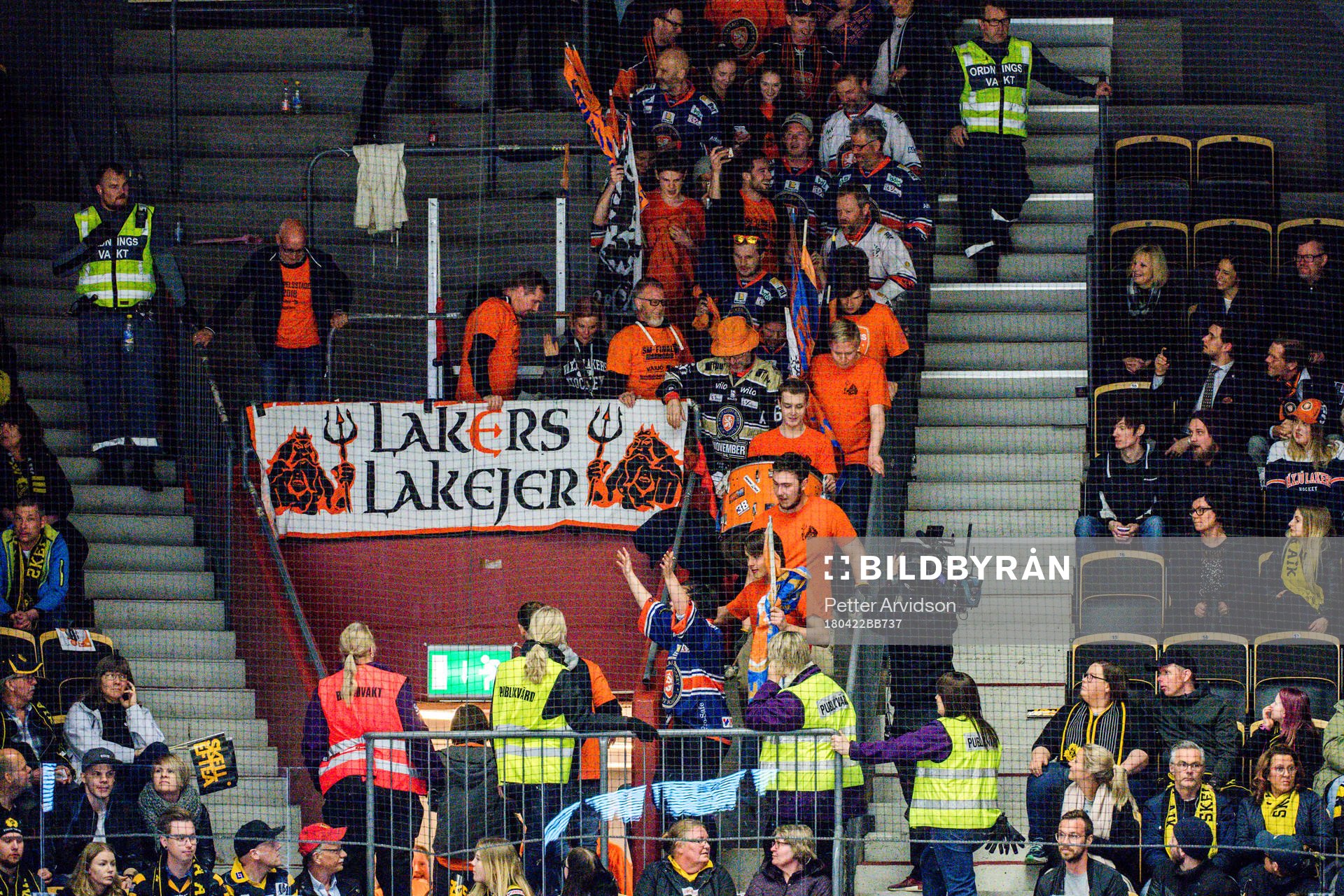 Växjös supportrar lämnar läktaren