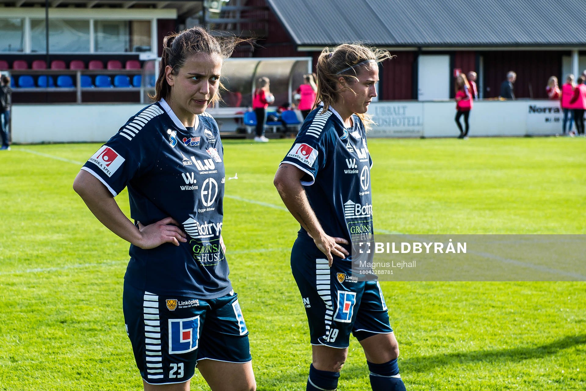 Linköpings Marija Banusic   och Filippa Angeldal   deppar