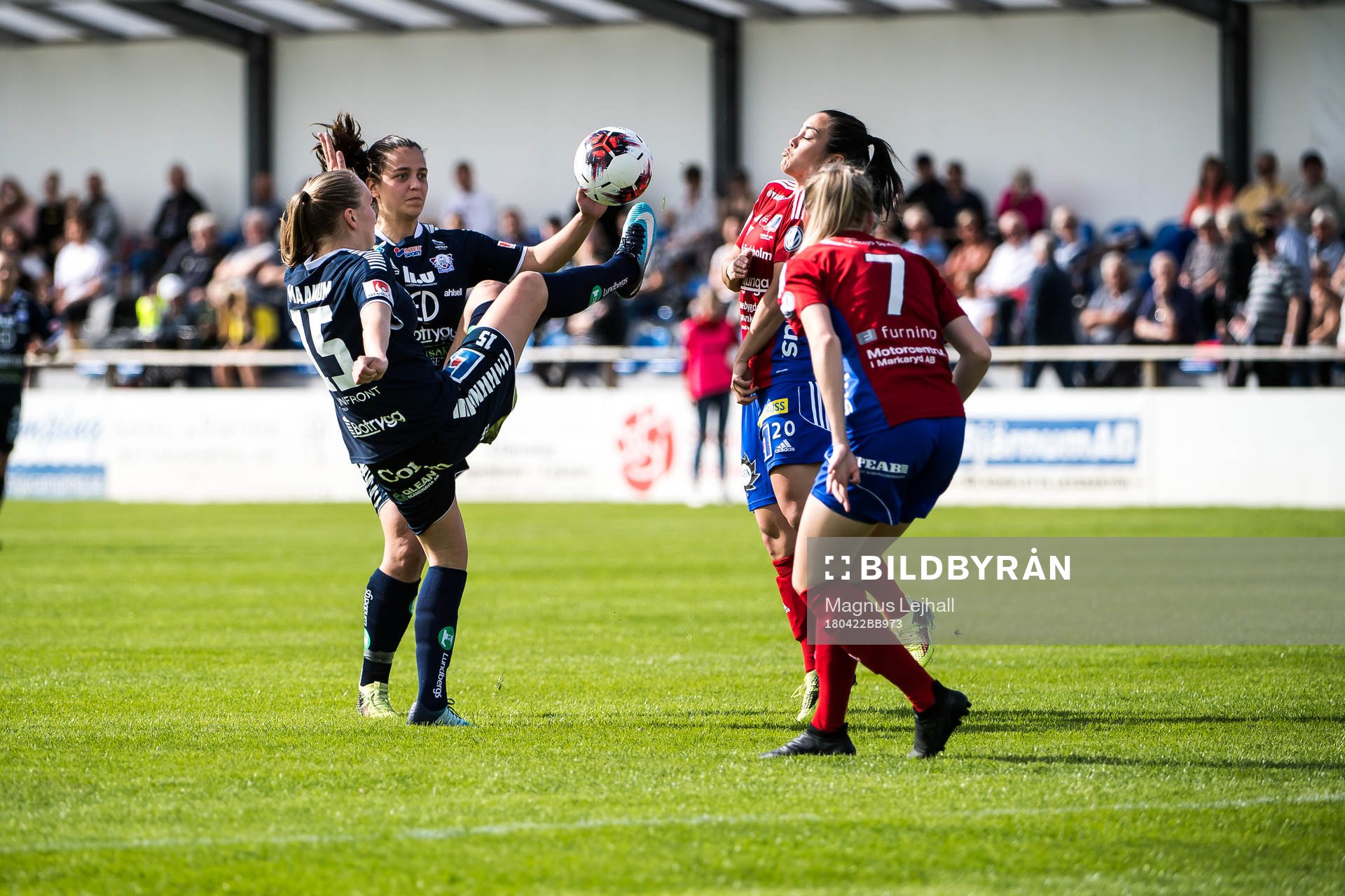 Linköpings Frida Leonardsen Maanum , Marija Banusic  och