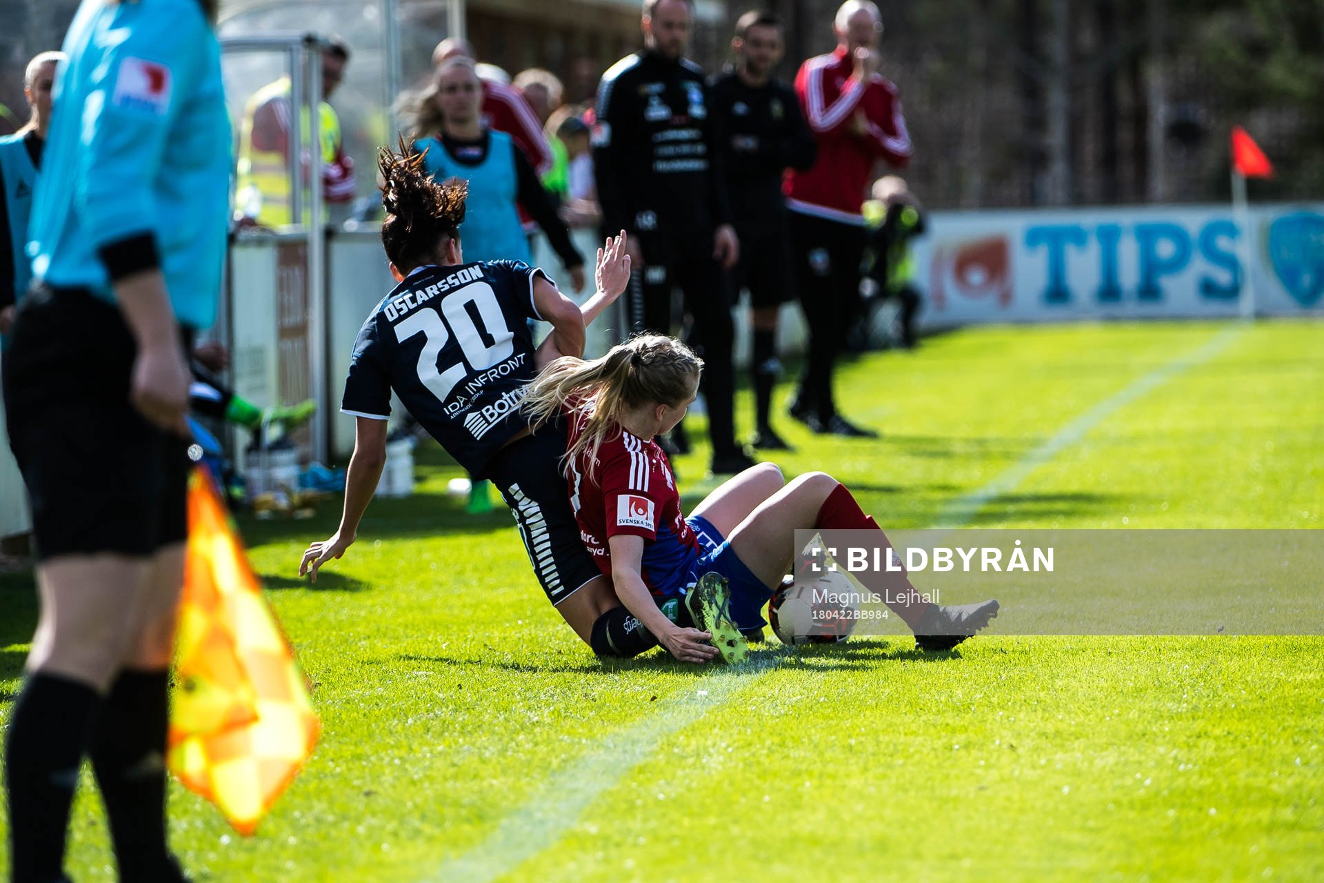 Linköpings Anna Oskarsson  och Vittsjös Amanda Persson i