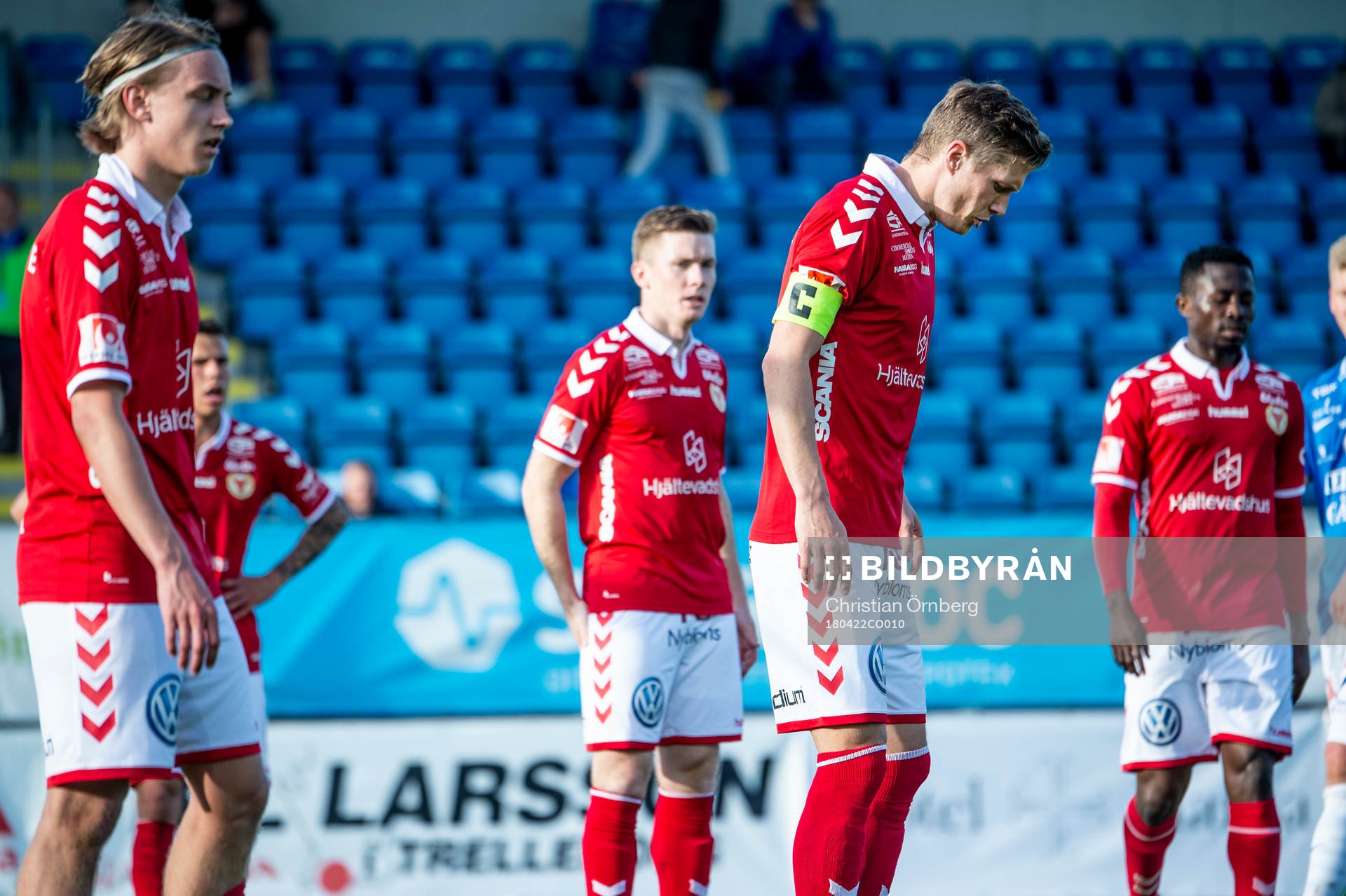 Kalmars Viktor Elm deppar med lagkamraterna
