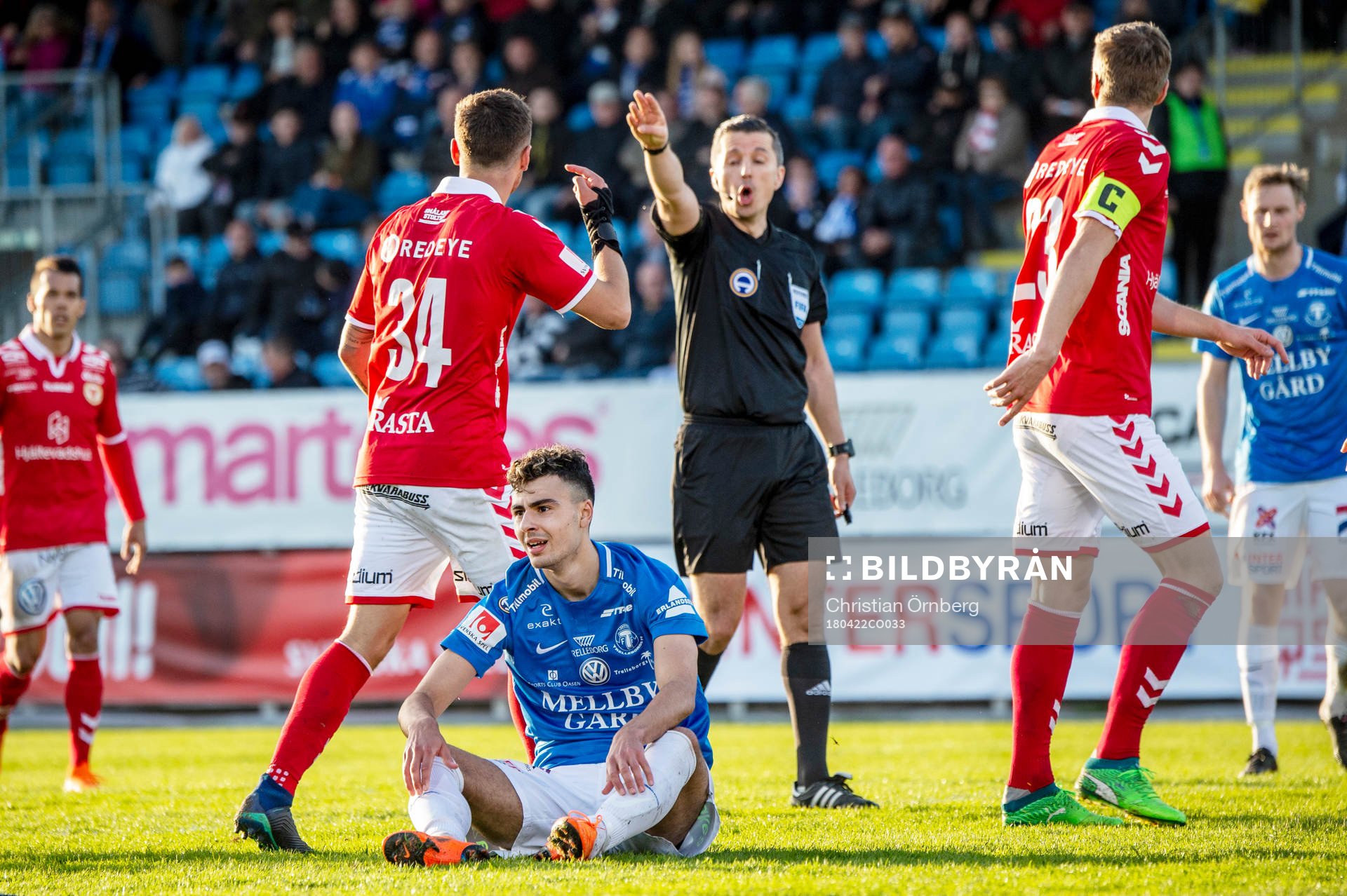 Trelleborgs Deniz Hümmet deppar sittandes på planen