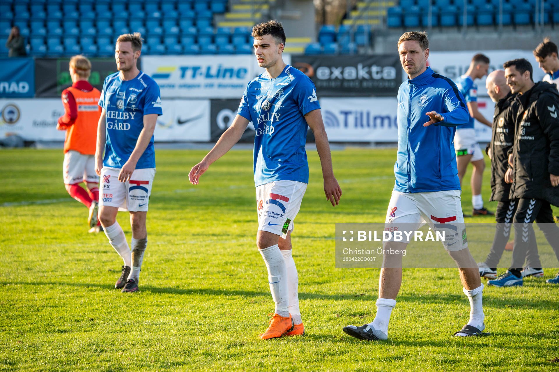 Trelleborgs Deniz Hümmet i mitten deppar med lagkamraterna