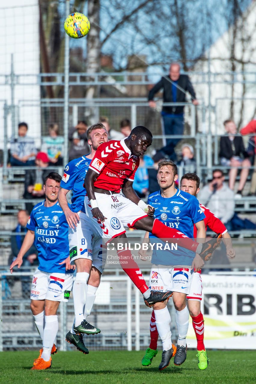 Kalmars Papa Alioune Diouf mot Trelleborgs Robin Nilsson