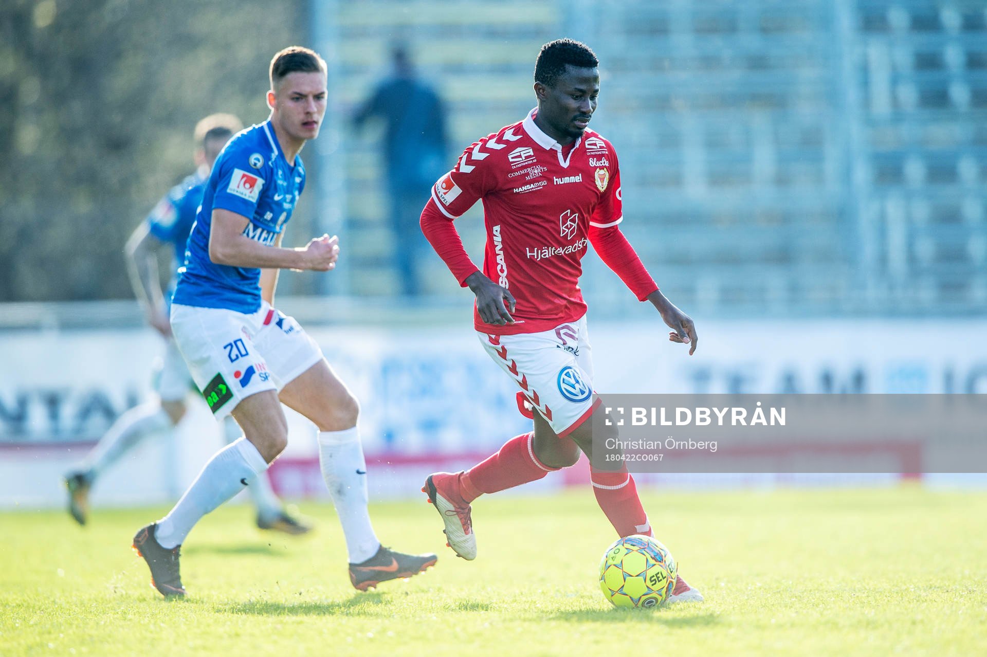Kalmars Chima Uche Akas mot Trelleborgs Felix Hörberg