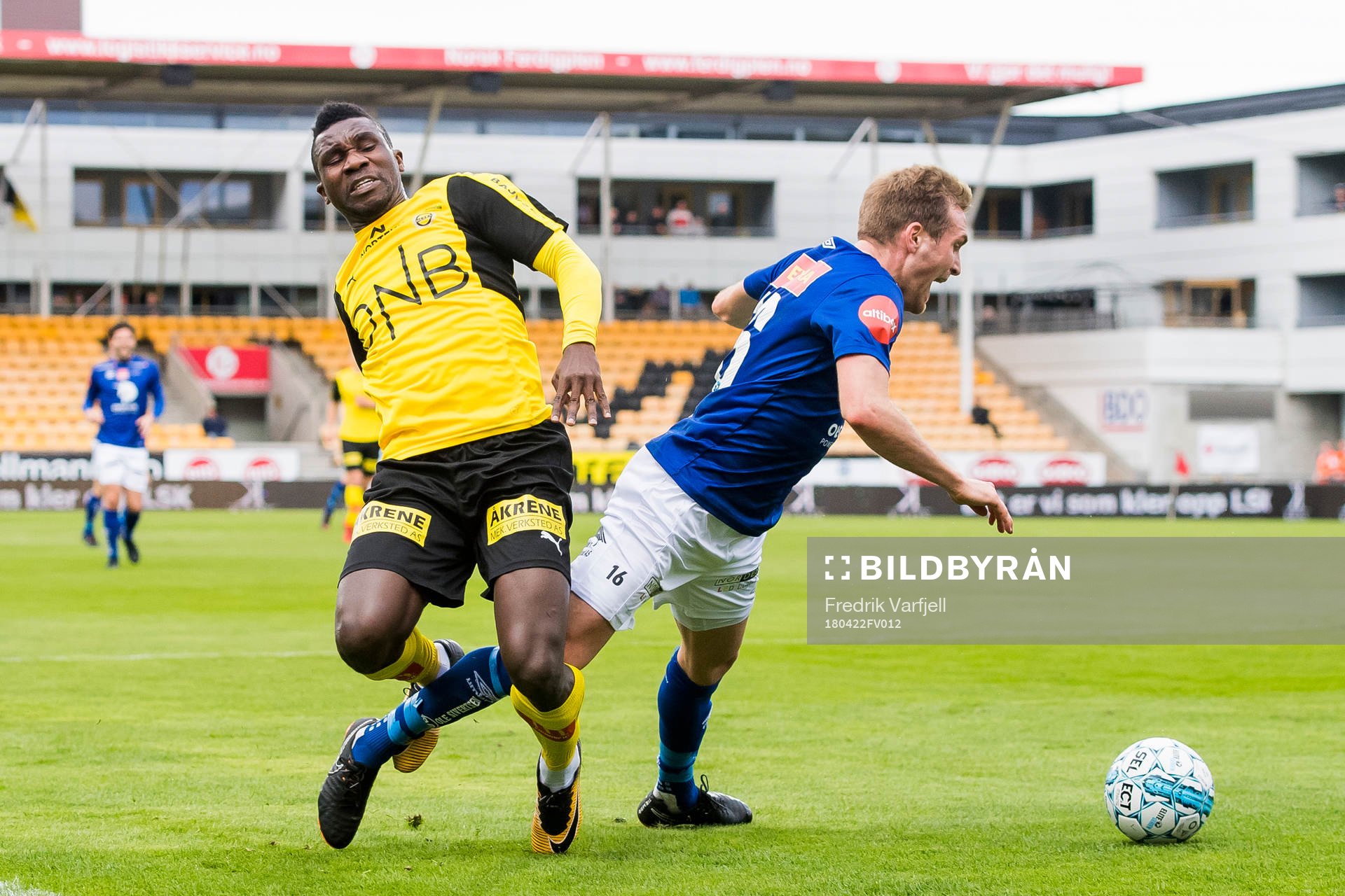 Ifeanyi Mathew of Lillestrøm and Kristoffer Løkberg of